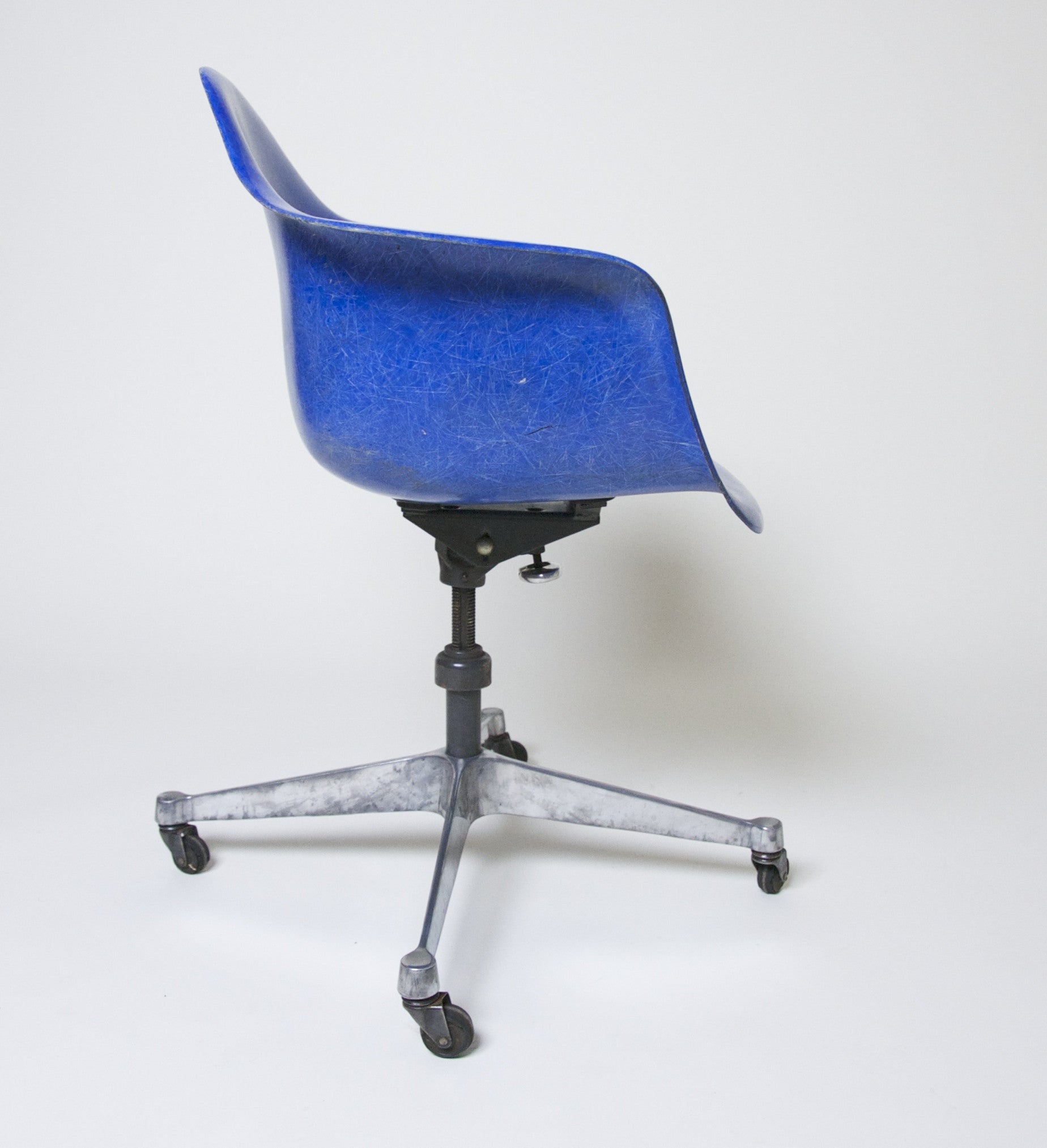 SOLD Rare 1969 Original Eames DAT Herman Miller Fiberglass Shell Chair In Bright Blue