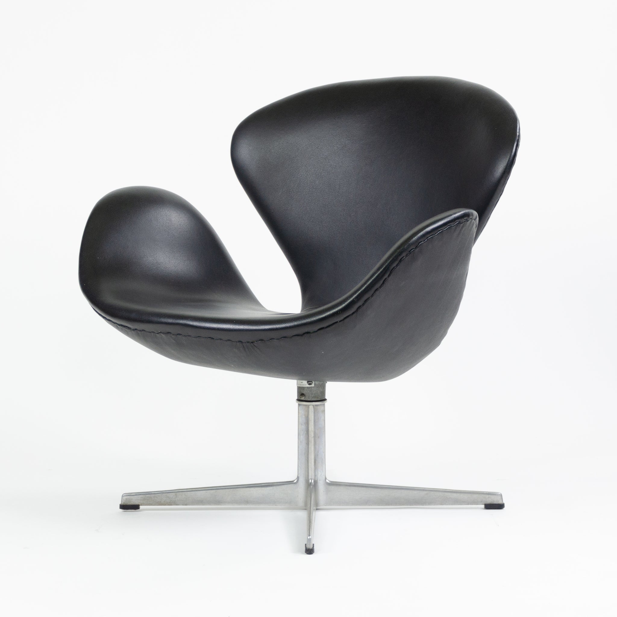 SOLD 1960's Arne Jacobsen Fritz Hansen Denmark Swan Chair Leather Upholstery