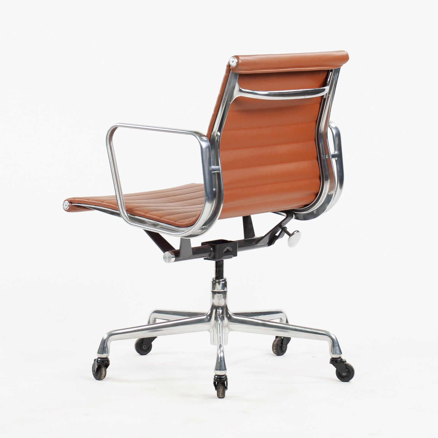 SOLD Herman Miller Eames Low Aluminum Group Management Desk Chair Cognac Leather 2010