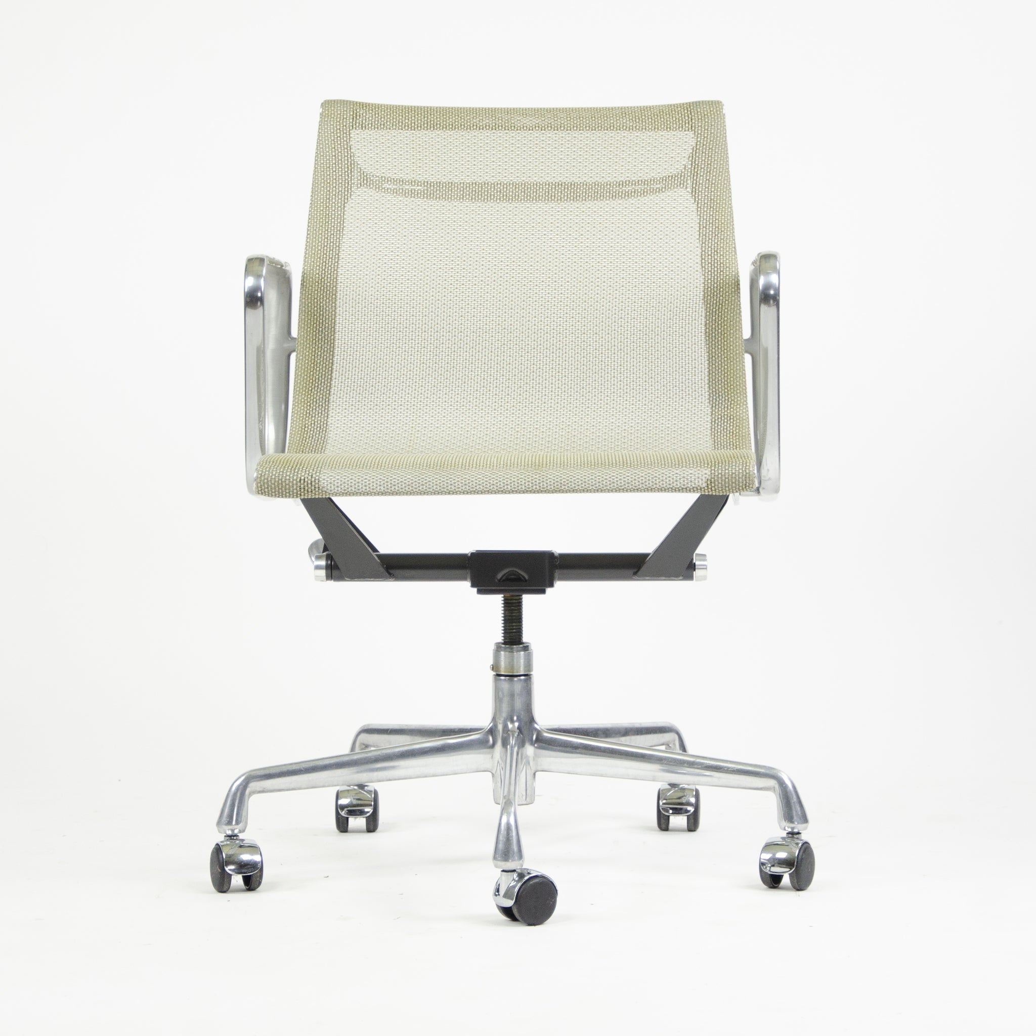 SOLD Herman Miller Eames 2007 Aluminum Group Executive Desk Chair Mesh