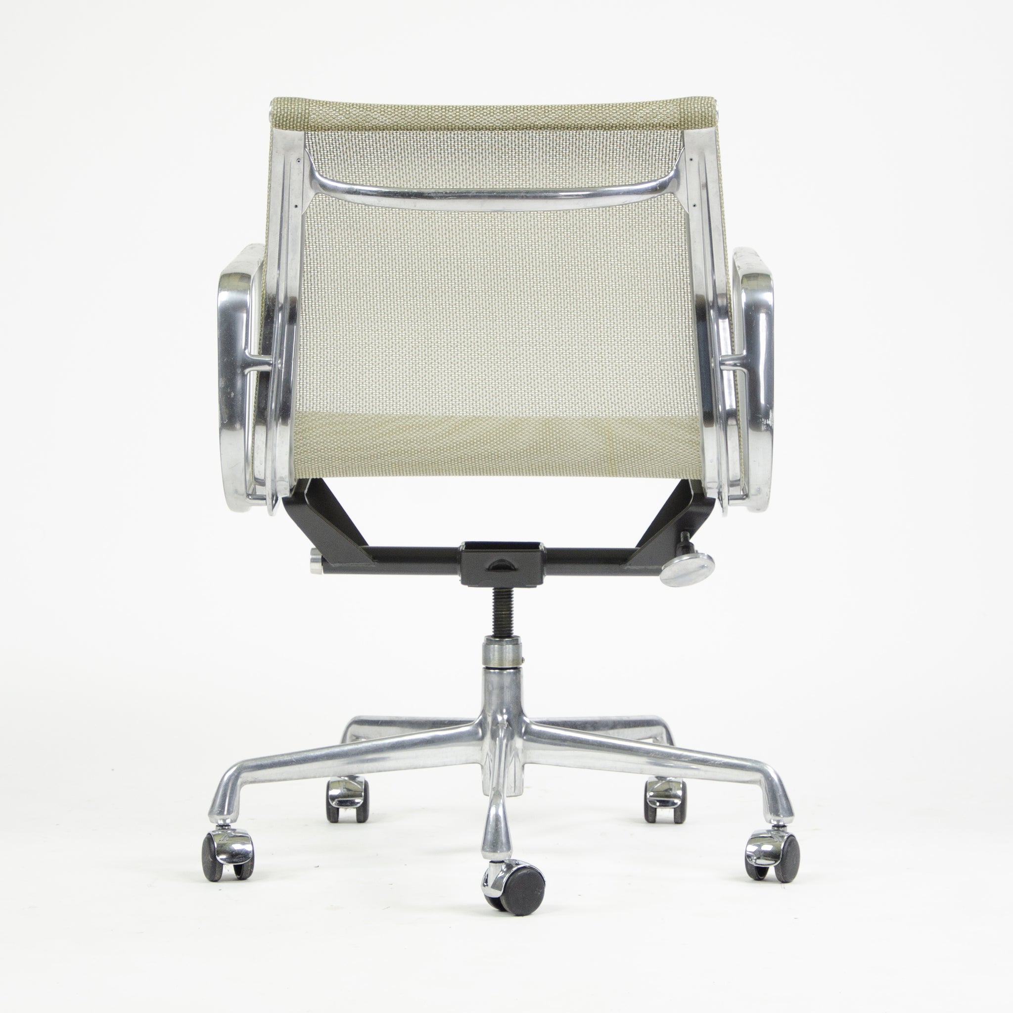 SOLD Herman Miller Eames 2007 Aluminum Group Executive Desk Chair Mesh