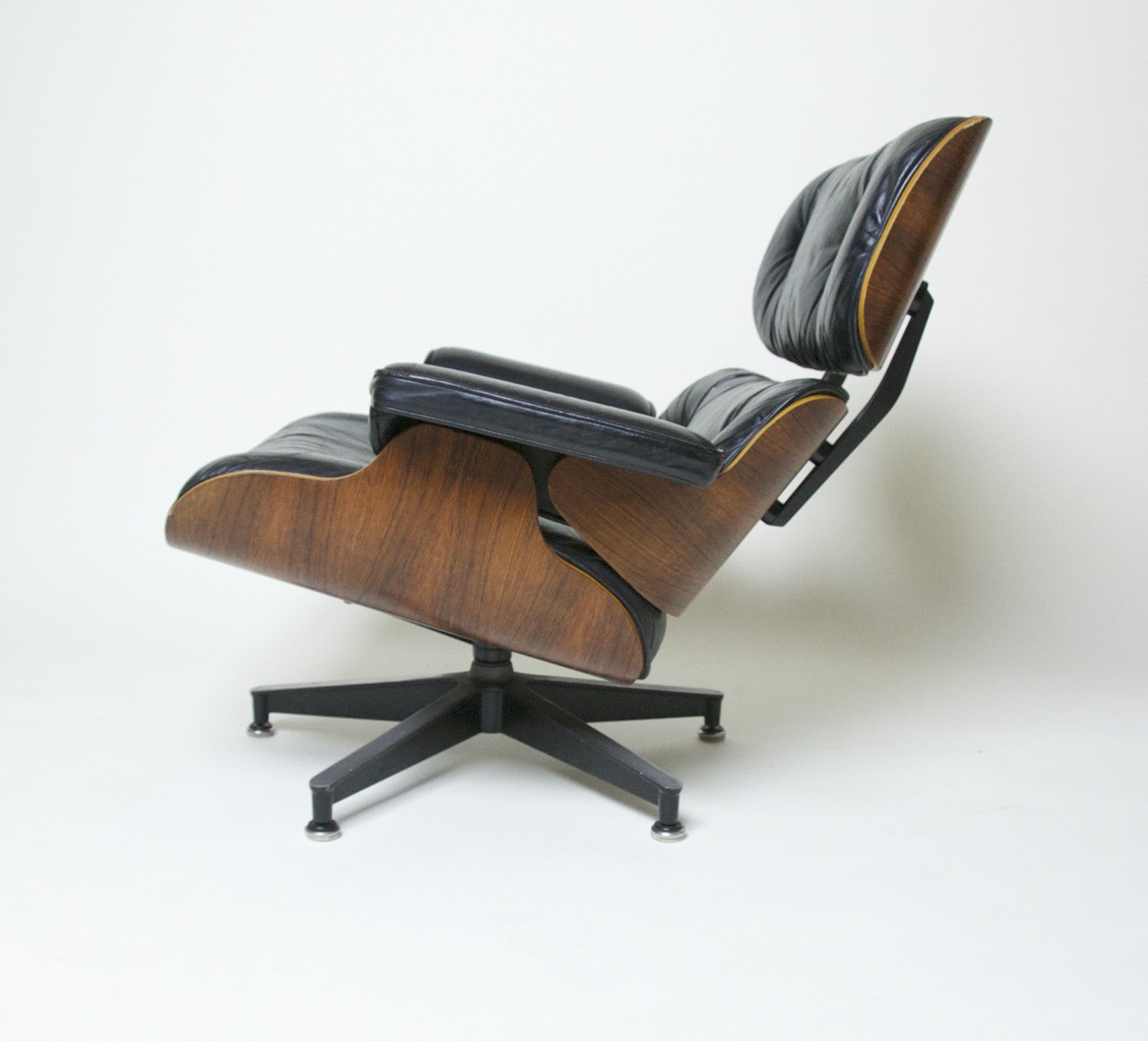 SOLD Herman Miller Eames Lounge Chair & Ottoman Rosewood 670 671