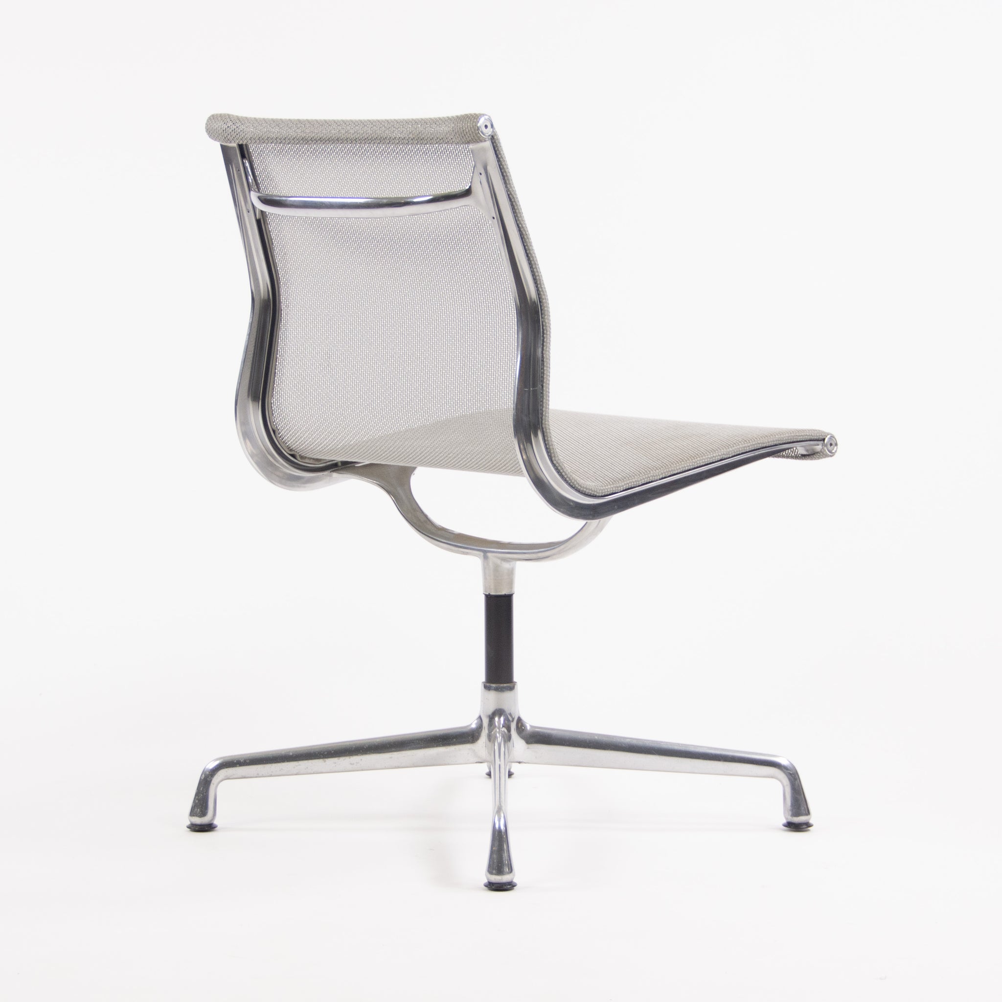 SOLD Herman Miller Eames Low Aluminum Group Management Side / Desk Chair Mesh Armless 7 Available