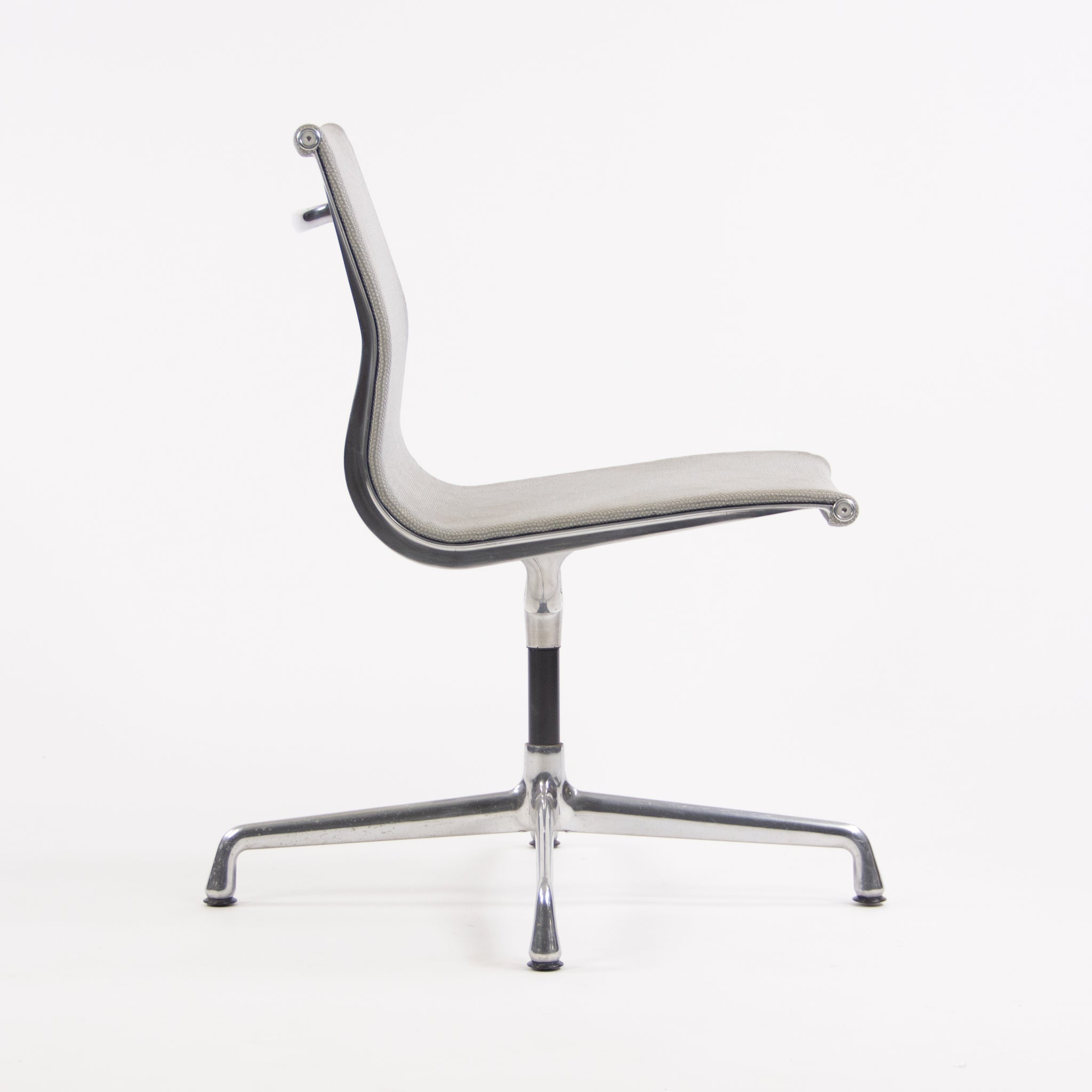 SOLD Herman Miller Eames Low Aluminum Group Management Side / Desk Chair Mesh Armless 7 Available