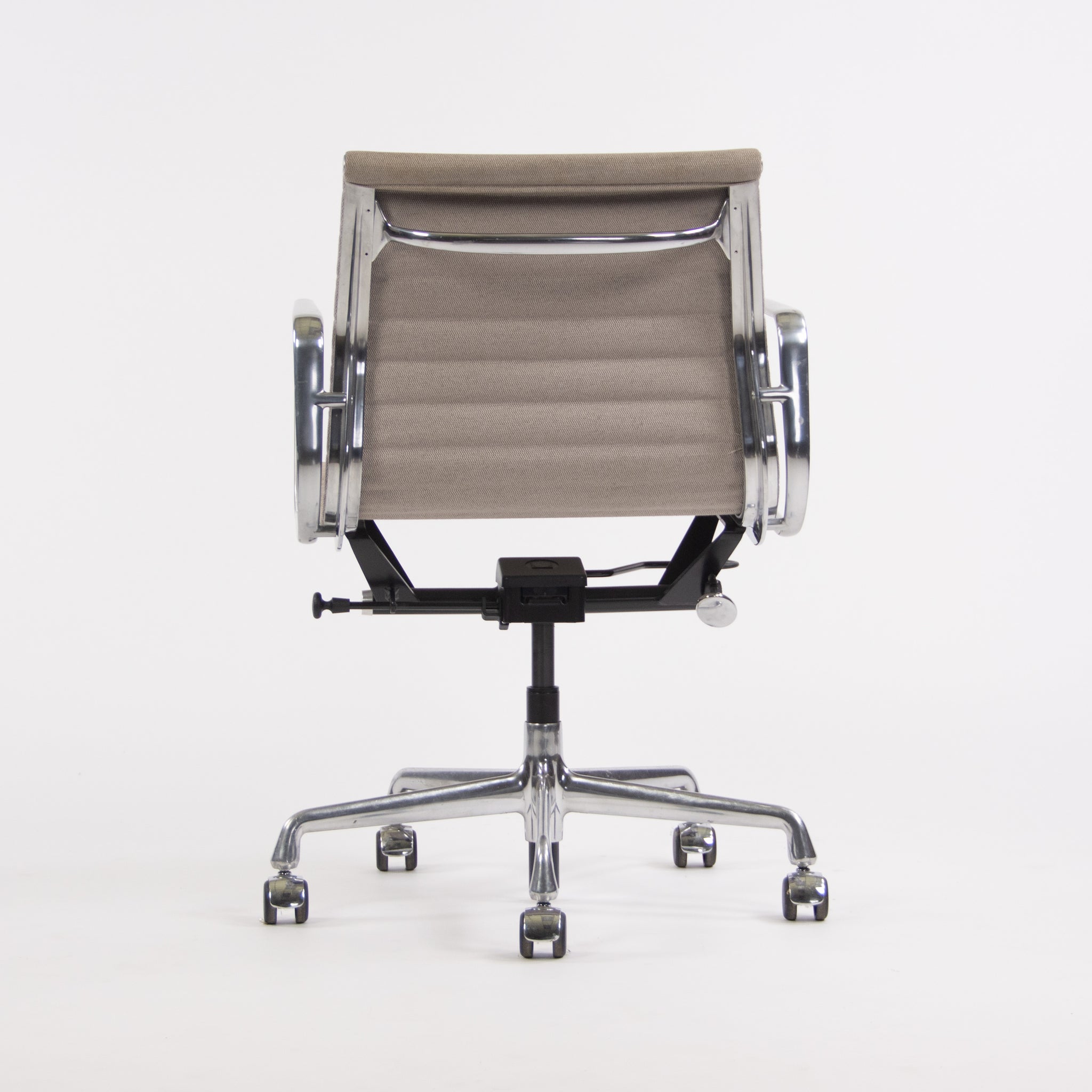 SOLD Herman Miller Eames 2010 Low Aluminum Group Management Desk Chair Tan Fabric