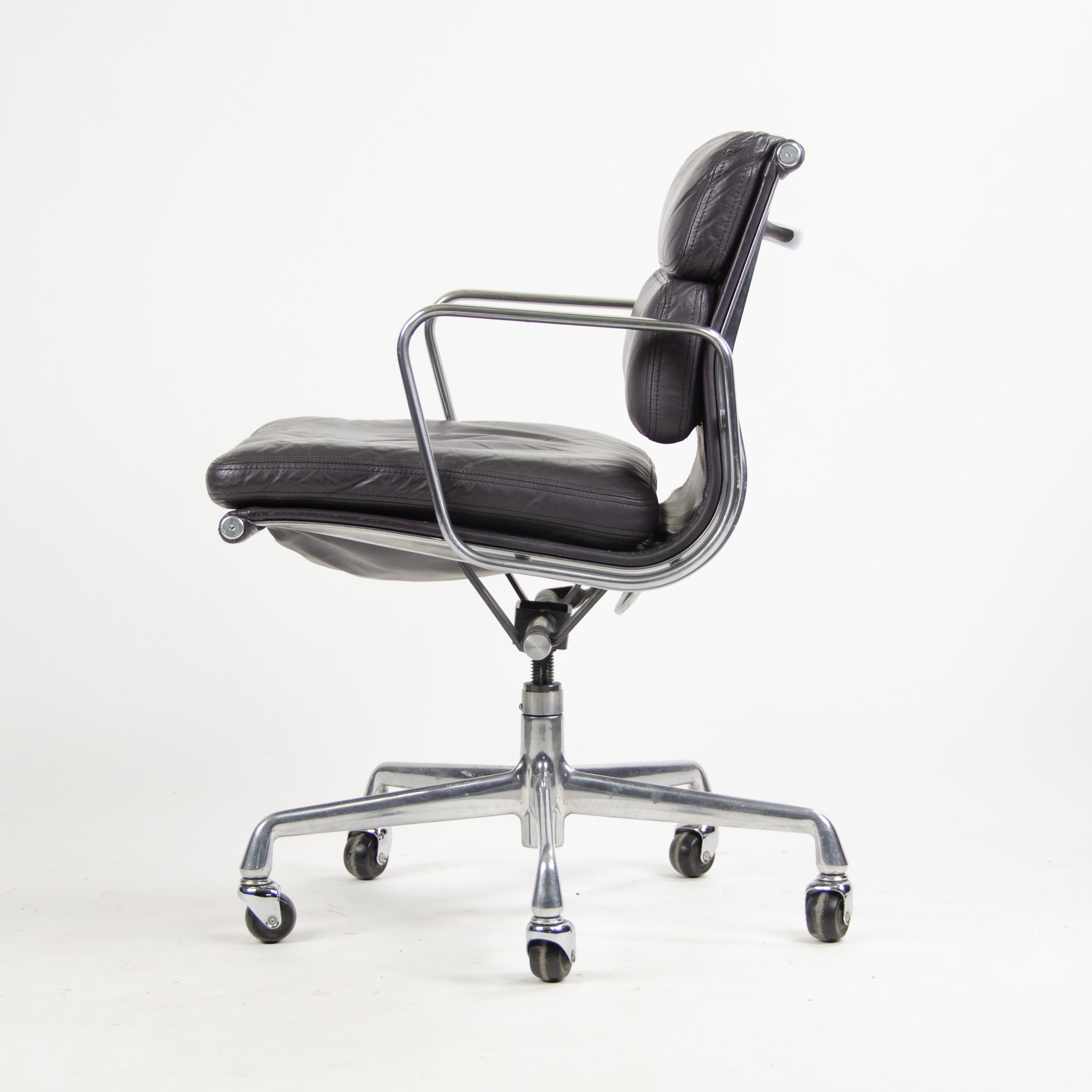SOLD Herman Miller Eames 1987 Soft Pad Low Aluminum Group Chair Gray/Blue Leather 3x Available
