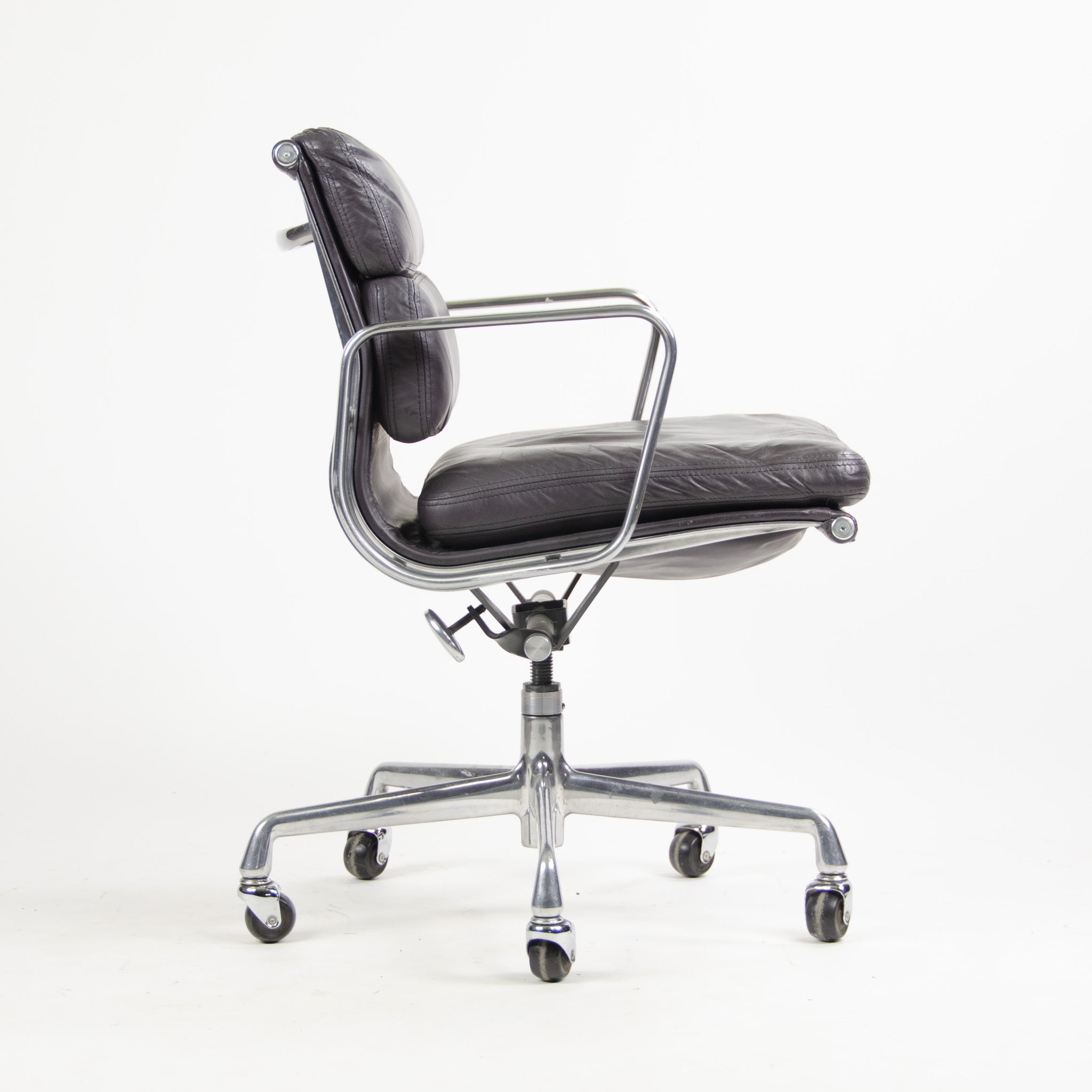 SOLD Herman Miller Eames 1987 Soft Pad Low Aluminum Group Chair Gray/Blue Leather 3x Available