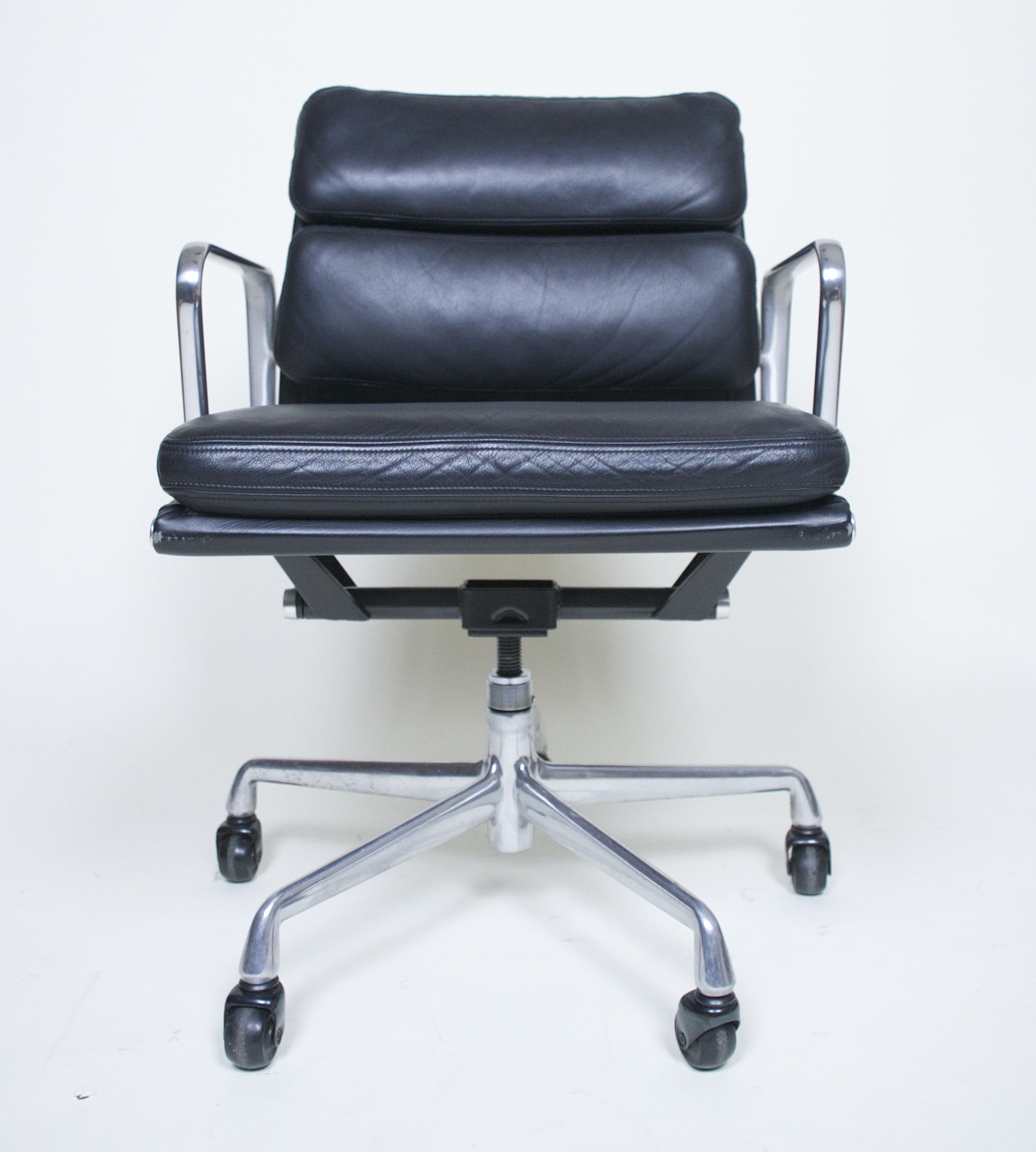 SOLD Eames Herman Miller Soft Pad Aluminum Group Chair Black Leather Mint Set Of 4