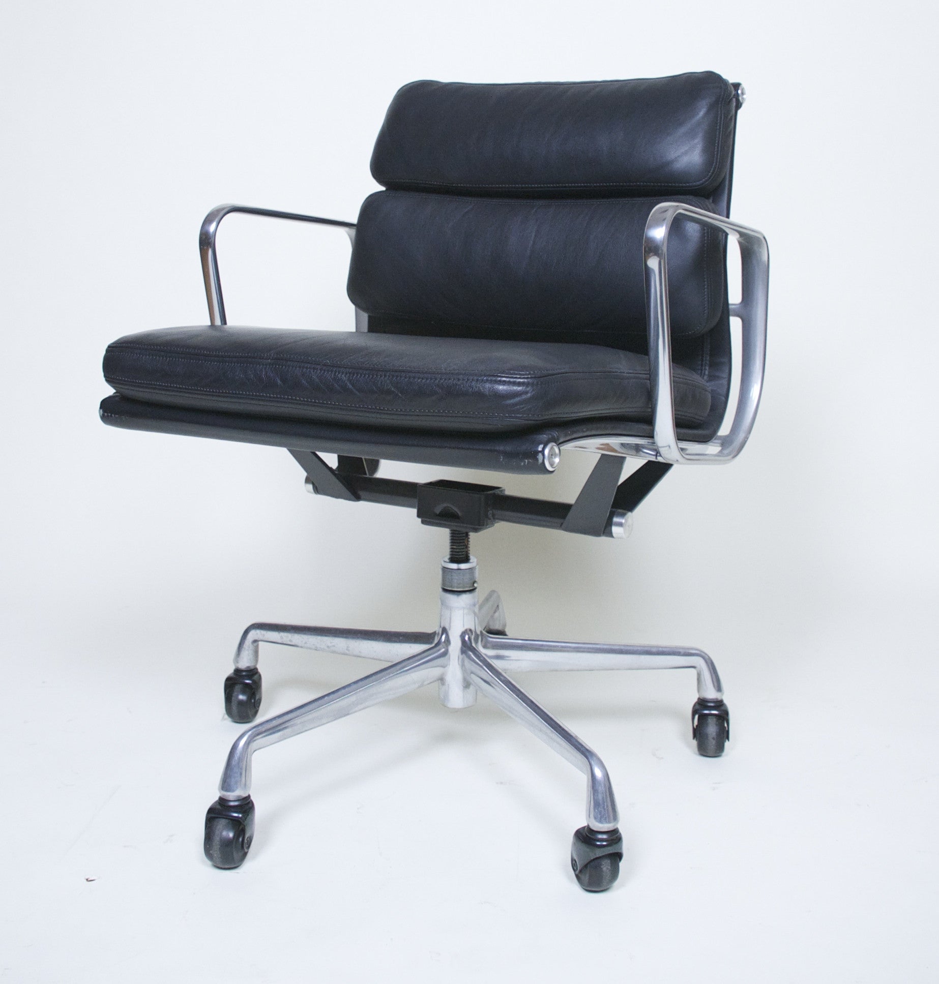 SOLD Eames Herman Miller Soft Pad Aluminum Group Chair Black Leather Mint Set Of 4