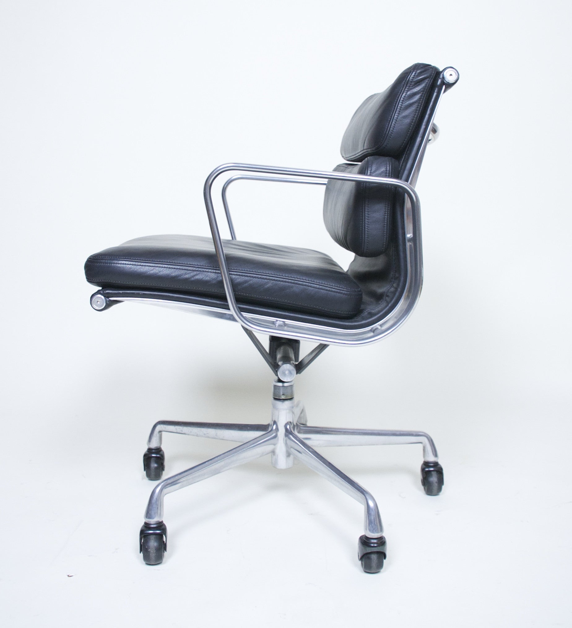 SOLD Eames Herman Miller Soft Pad Aluminum Group Chair Black Leather Mint Set Of 4