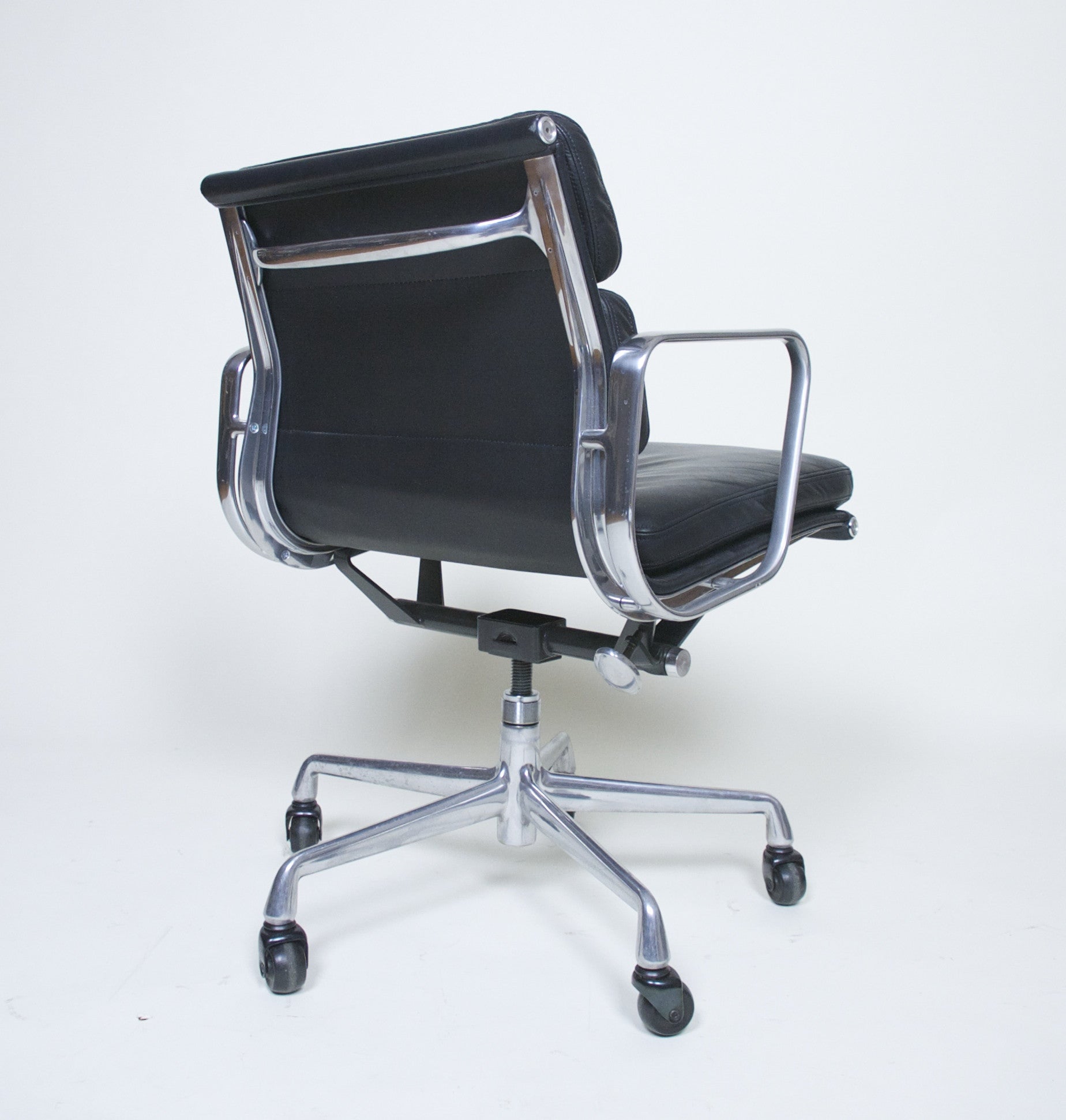 SOLD Eames Herman Miller Soft Pad Aluminum Group Chair Black Leather Mint Set Of 4