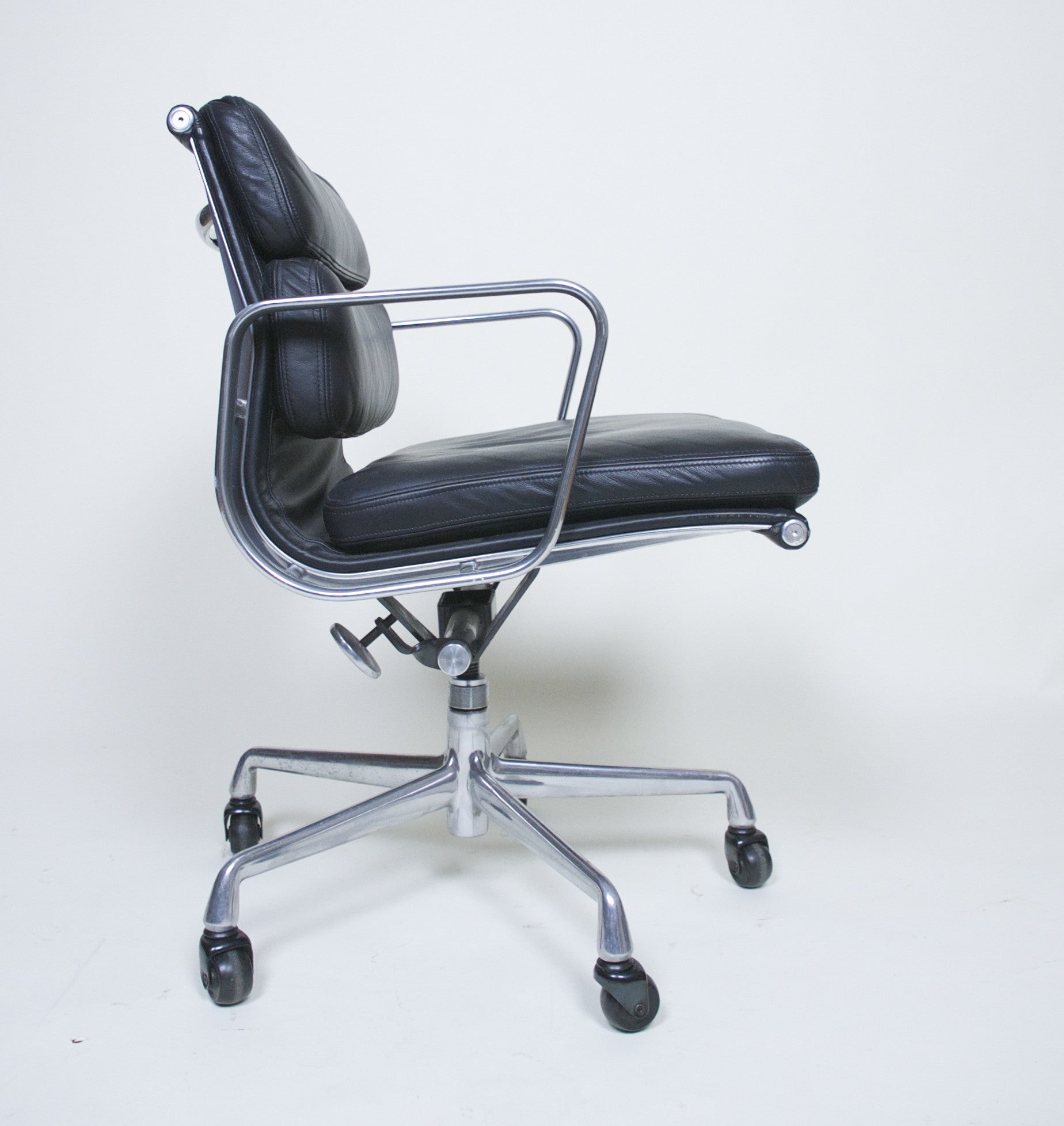 SOLD Eames Herman Miller Soft Pad Aluminum Group Chair Black Leather Mint Set Of 4