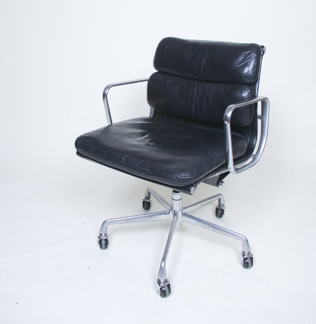 SOLD Eames Herman Miller Soft Pad Aluminum Group Chair Black Leather Set Of 4