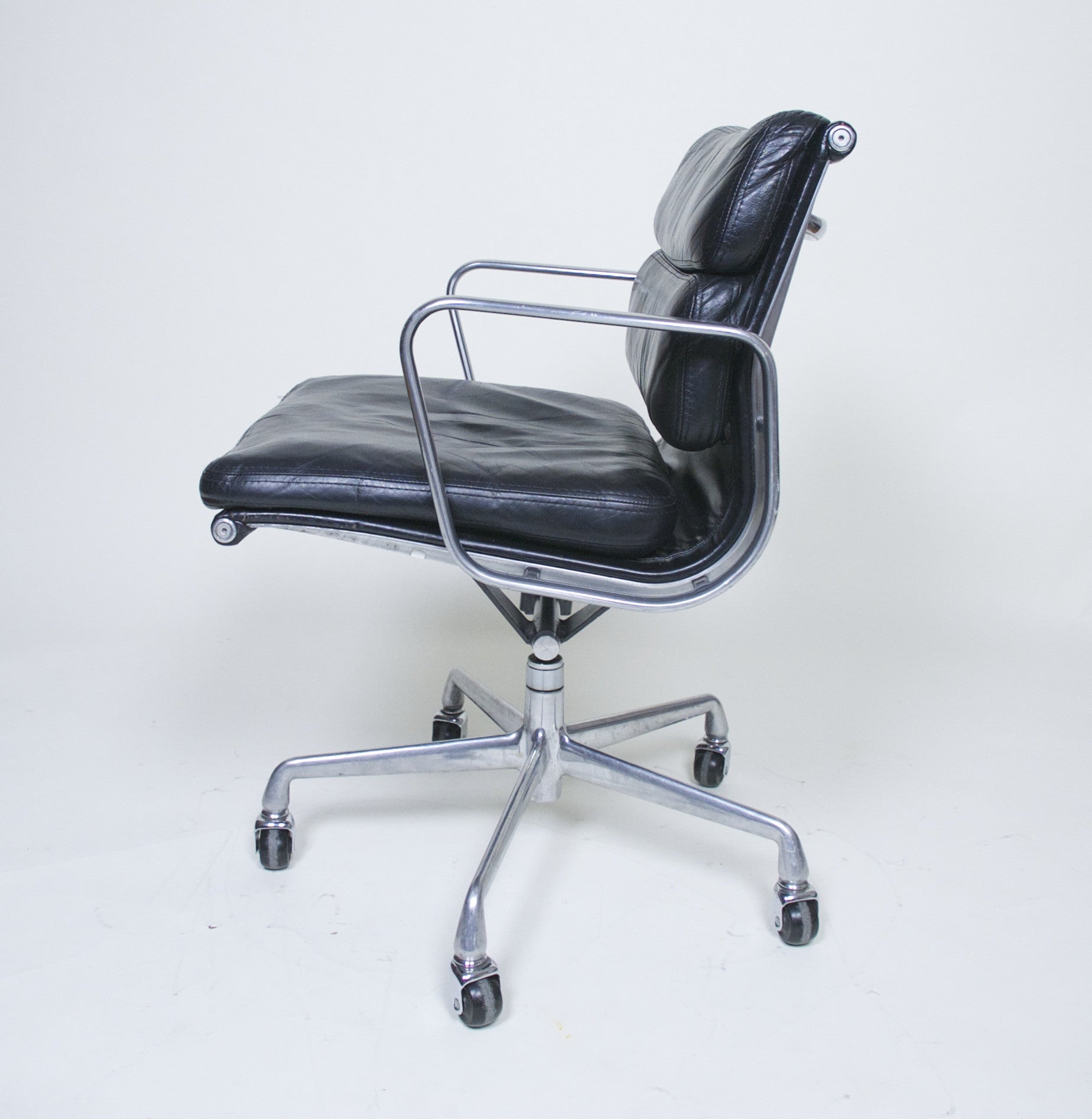 SOLD Eames Herman Miller Soft Pad Aluminum Group Chair Black Leather Set Of 4