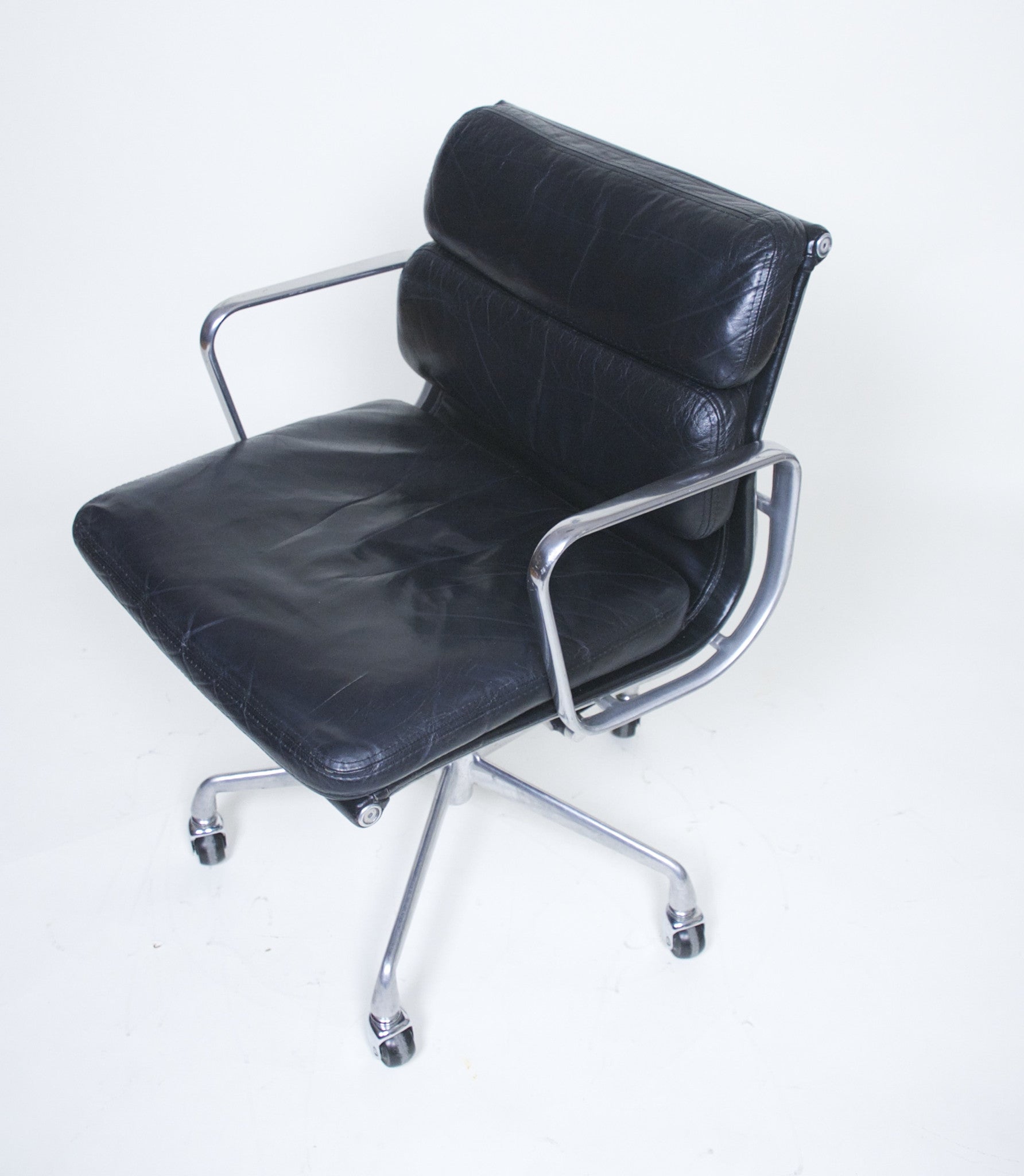 SOLD Eames Herman Miller Soft Pad Aluminum Group Chair Black Leather Set Of 4