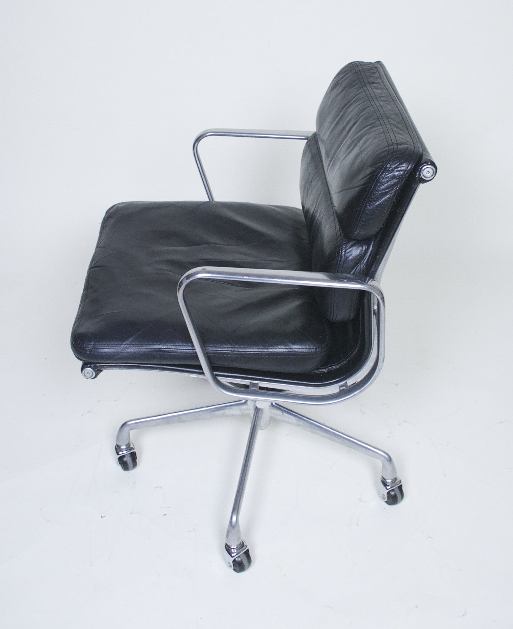 SOLD Eames Herman Miller Soft Pad Aluminum Group Chair Black Leather Set Of 4