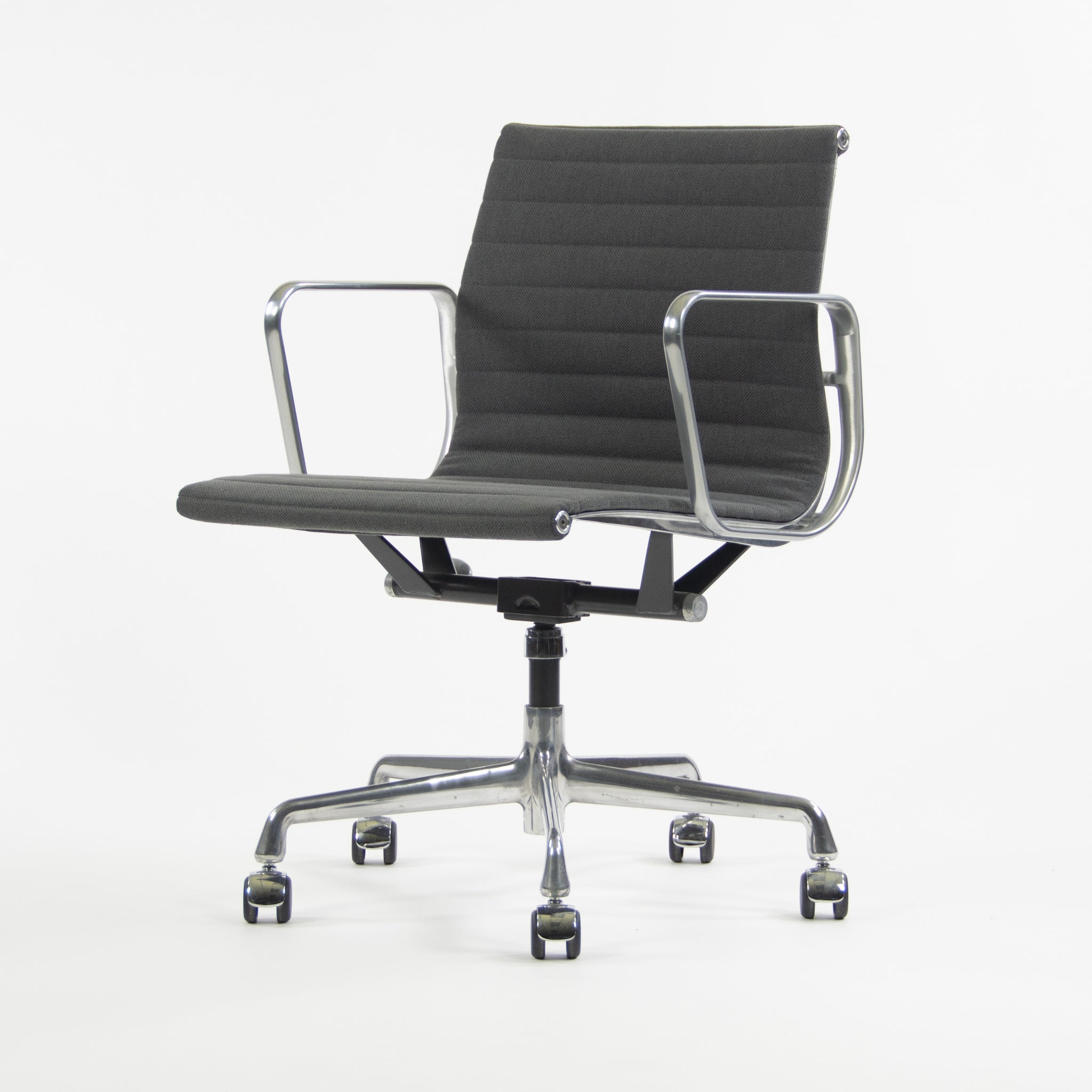 SOLD Herman Miller Eames Aluminum Group Management Desk Chair Gray Fabric 2009