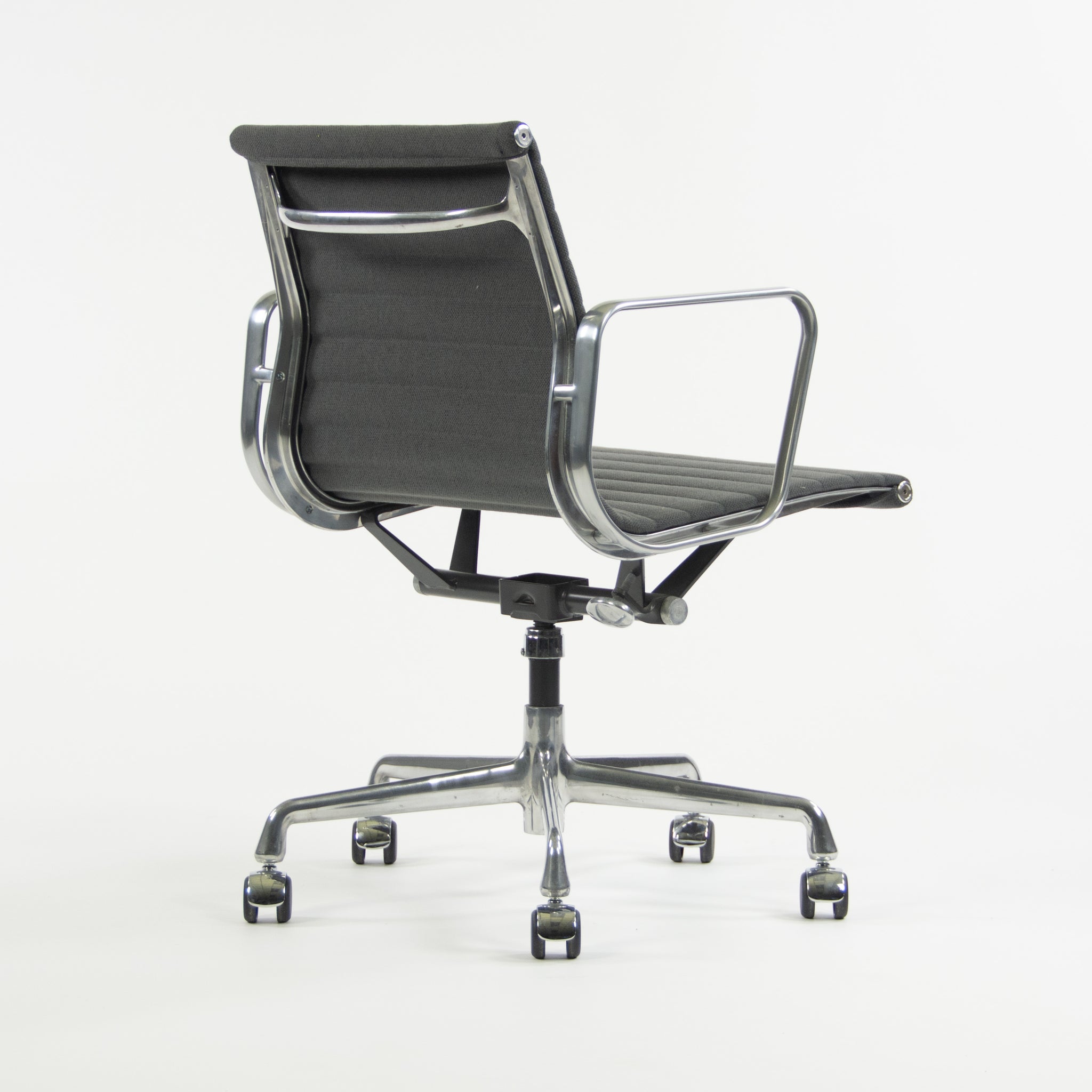SOLD Herman Miller Eames Aluminum Group Management Desk Chair Gray Fabric 2009