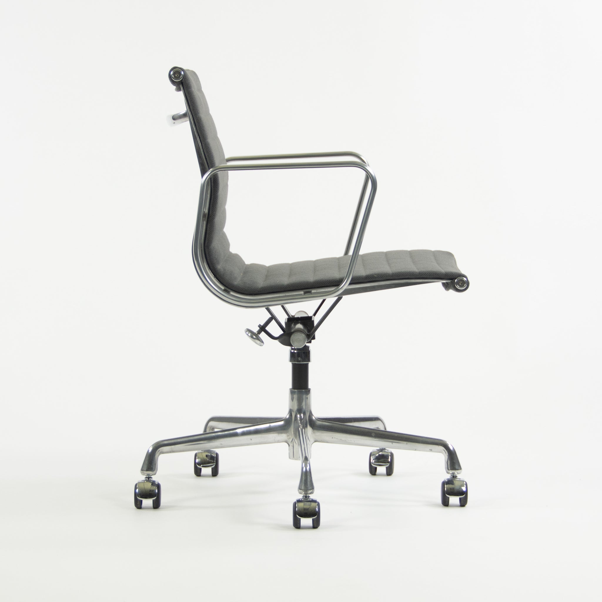 SOLD Herman Miller Eames Aluminum Group Management Desk Chair Gray Fabric 2009