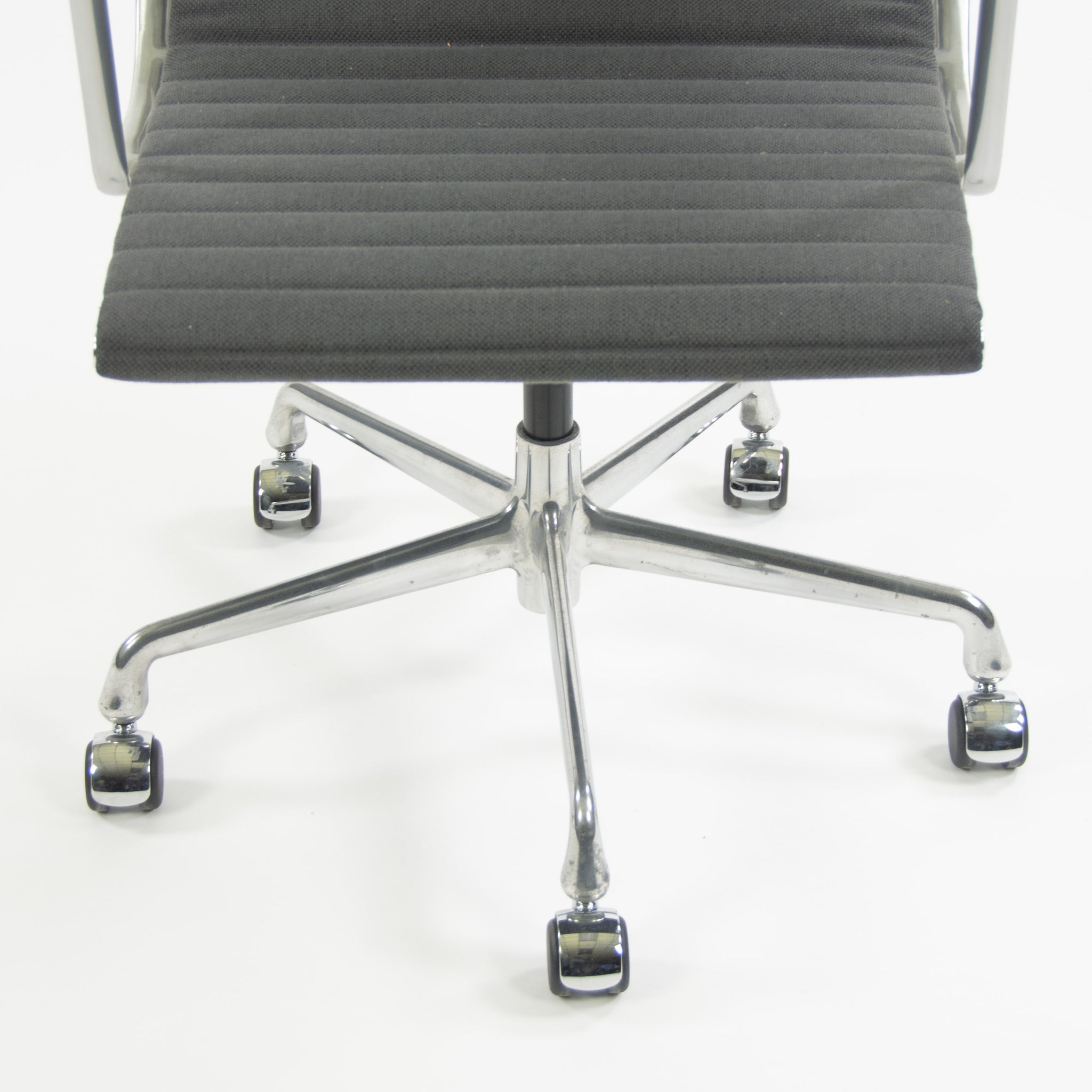 SOLD Herman Miller Eames Aluminum Group Management Desk Chair Gray Fabric 2009