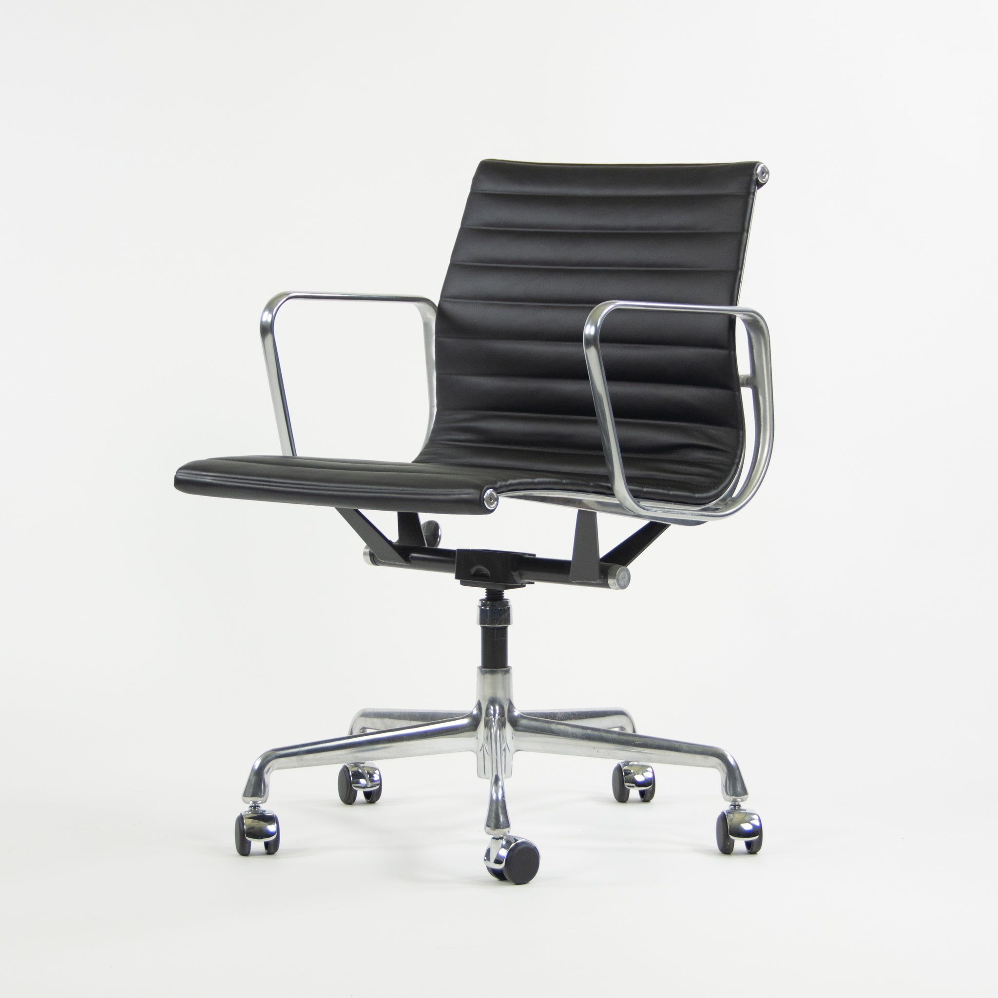 SOLD Herman Miller Eames 2010's Low Aluminum Group Management Desk Chair Black Leather