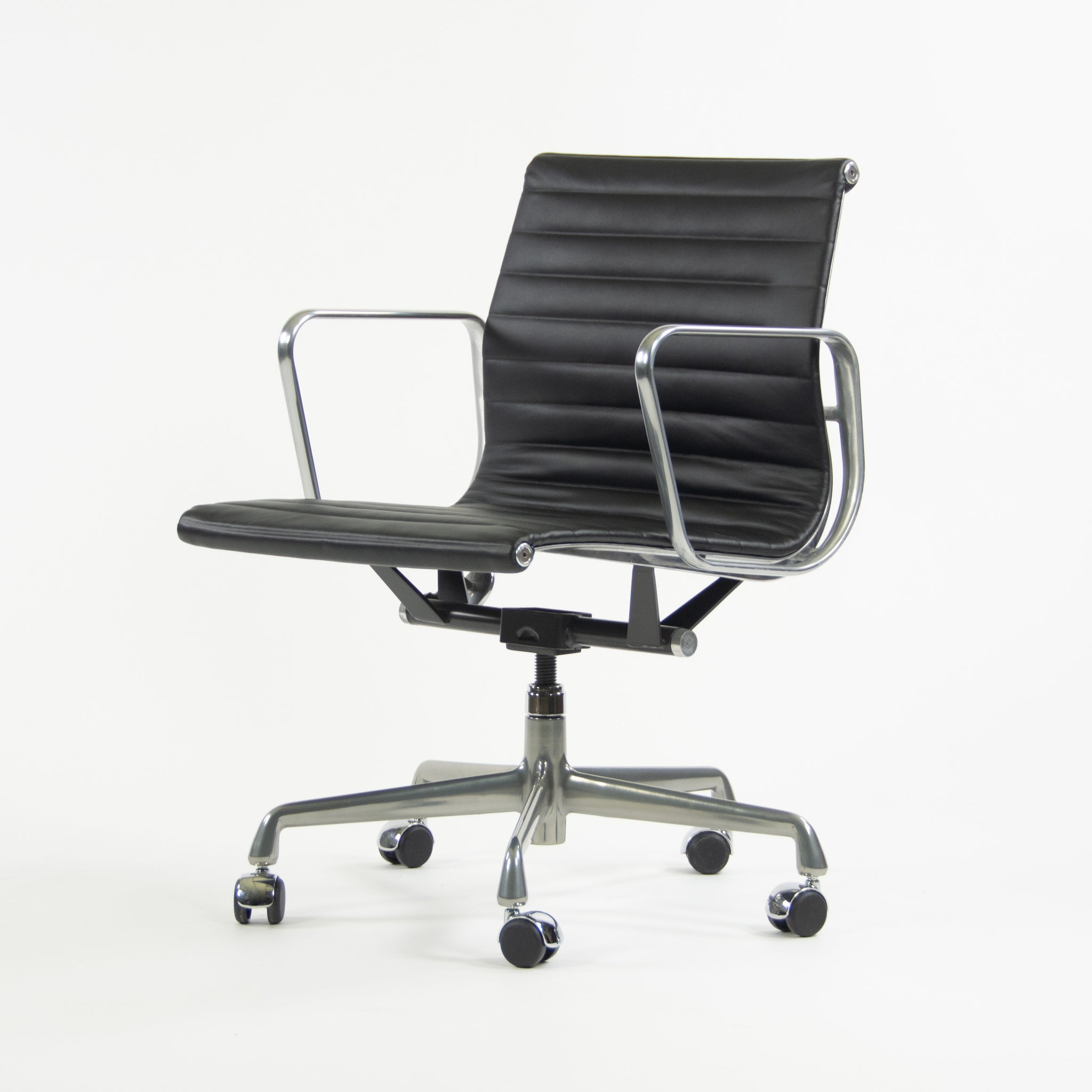SOLD Herman Miller Eames 2010's Low Aluminum Group Management Desk Chair Black Leather