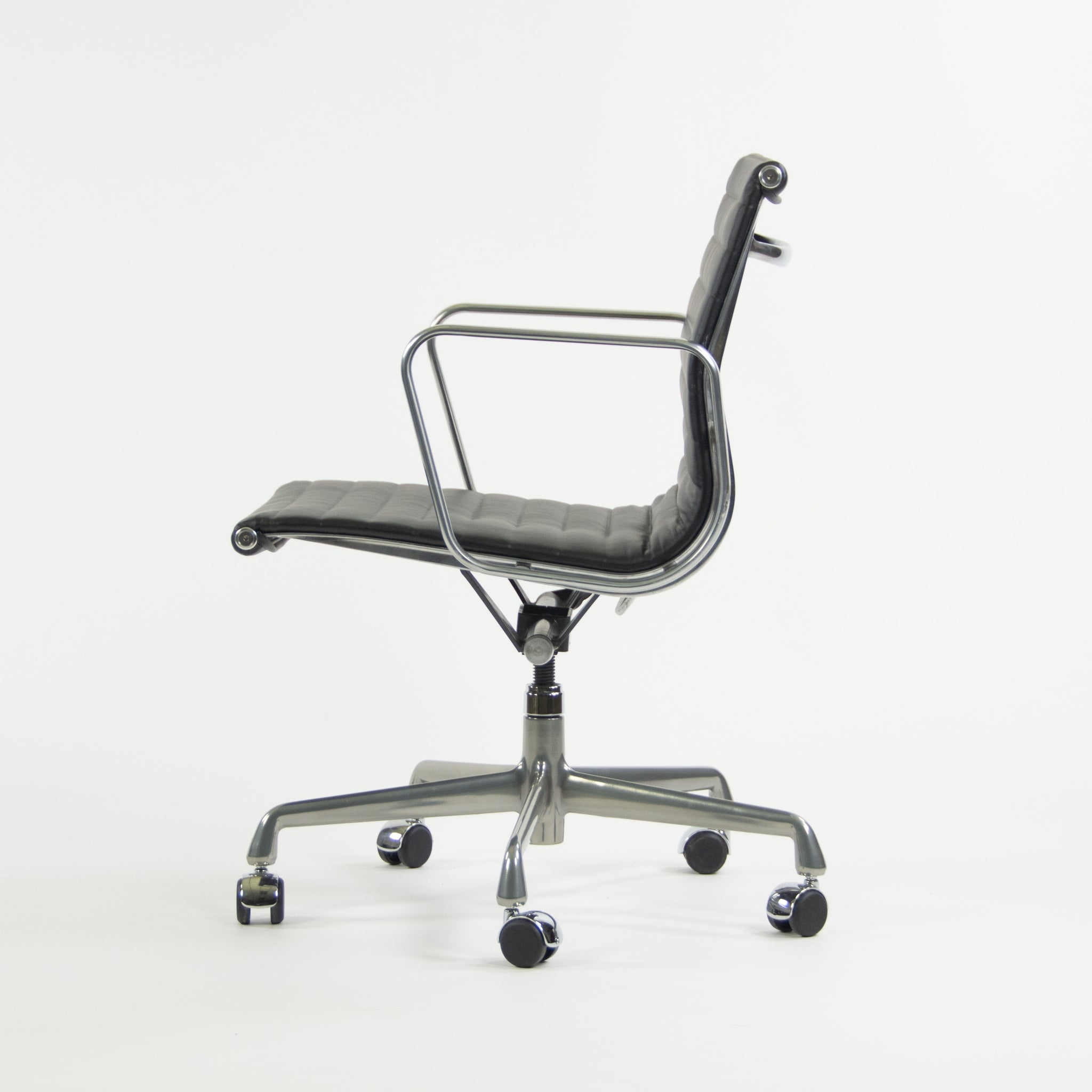 SOLD Herman Miller Eames 2010's Low Aluminum Group Management Desk Chair Black Leather
