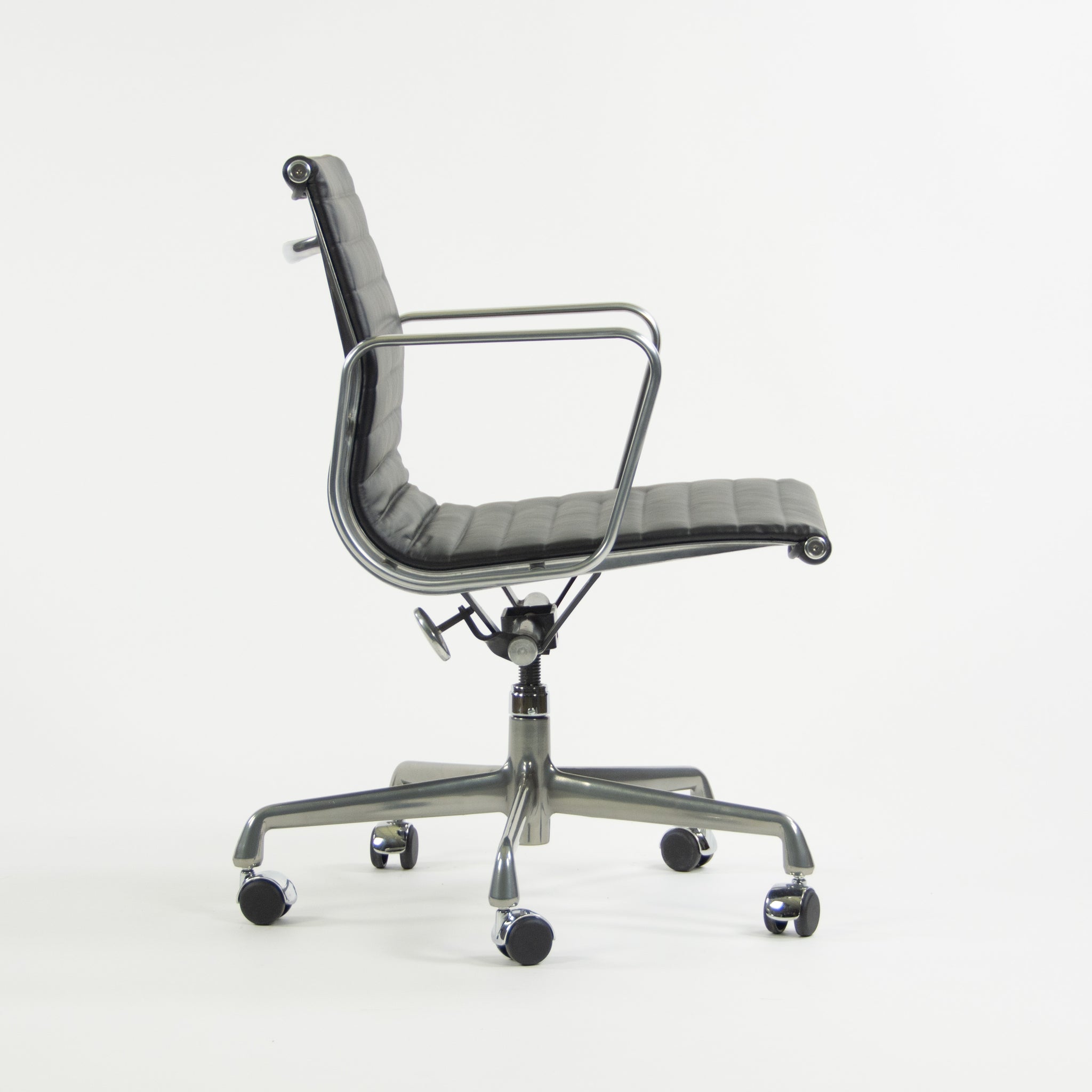 SOLD Herman Miller Eames 2010's Low Aluminum Group Management Desk Chair Black Leather