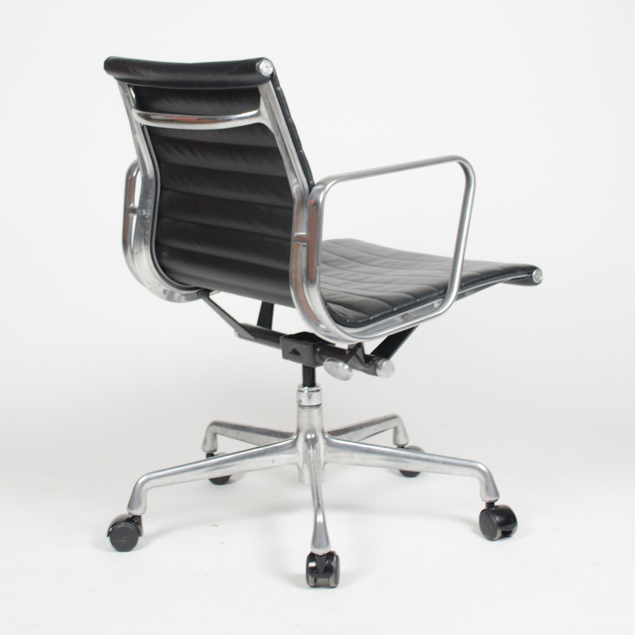 SOLD Herman Miller Eames Low Aluminum Group Executive Desk Chair Black Leather 2007