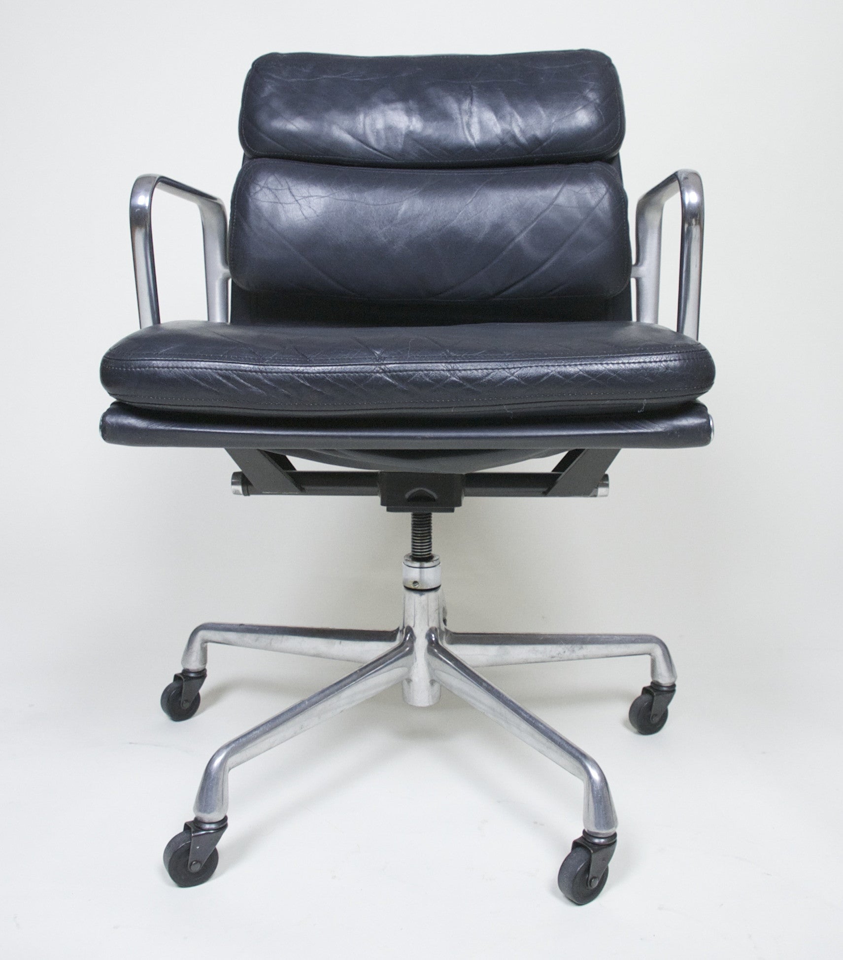 SOLD Eames Herman Miller Soft Pad Aluminum Group Chair Dark Gray Leather 7 Available