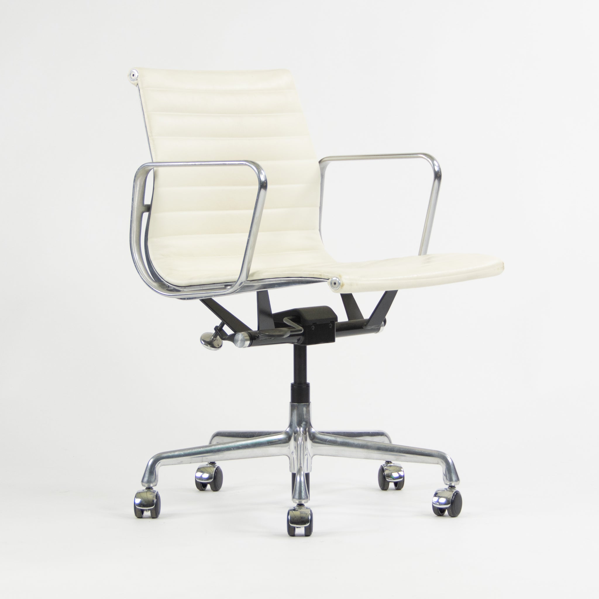 SOLD Herman Miller Eames 2012 Aluminum Group Management Desk Chair 6x Available White
