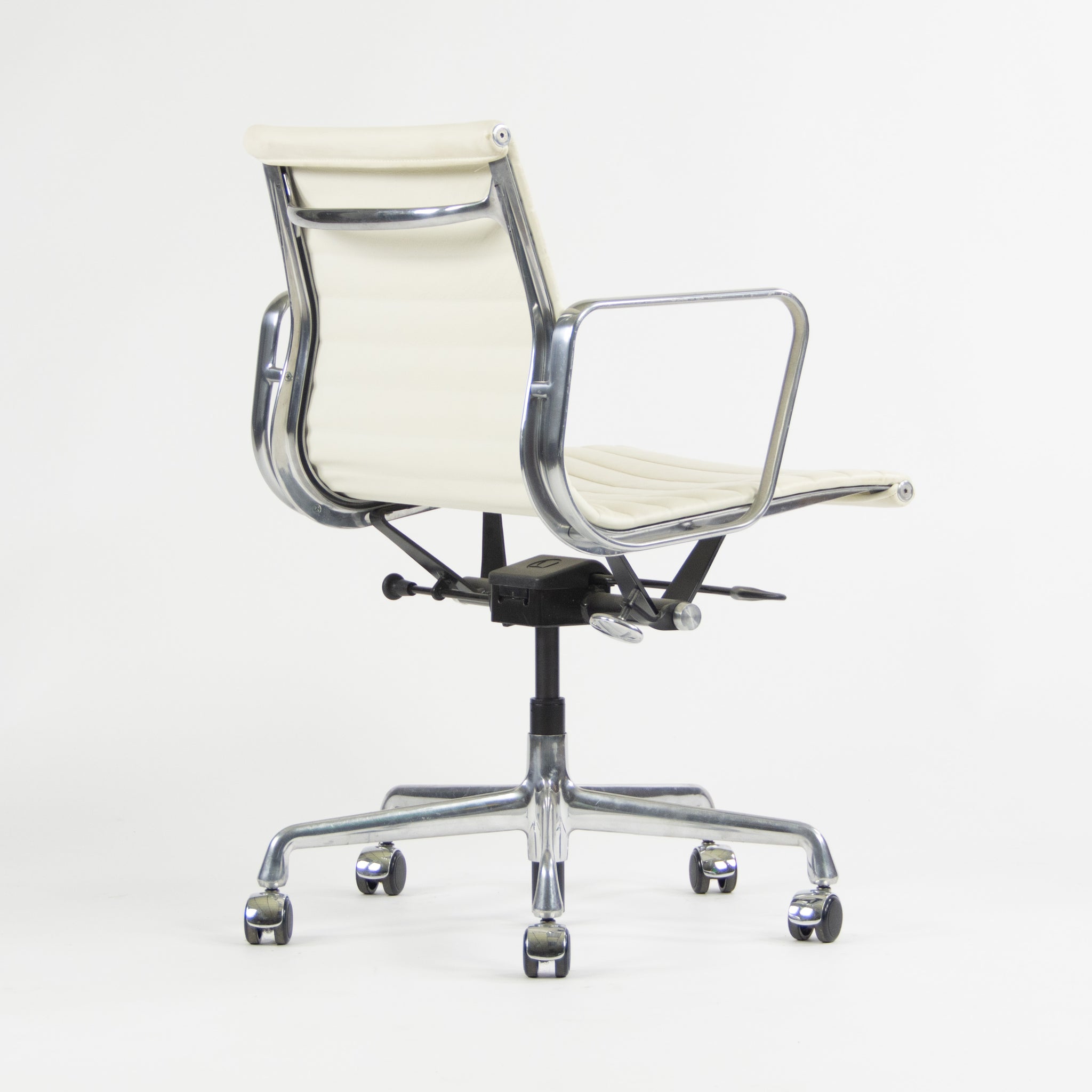 SOLD Herman Miller Eames 2012 Aluminum Group Management Desk Chair 6x Available White