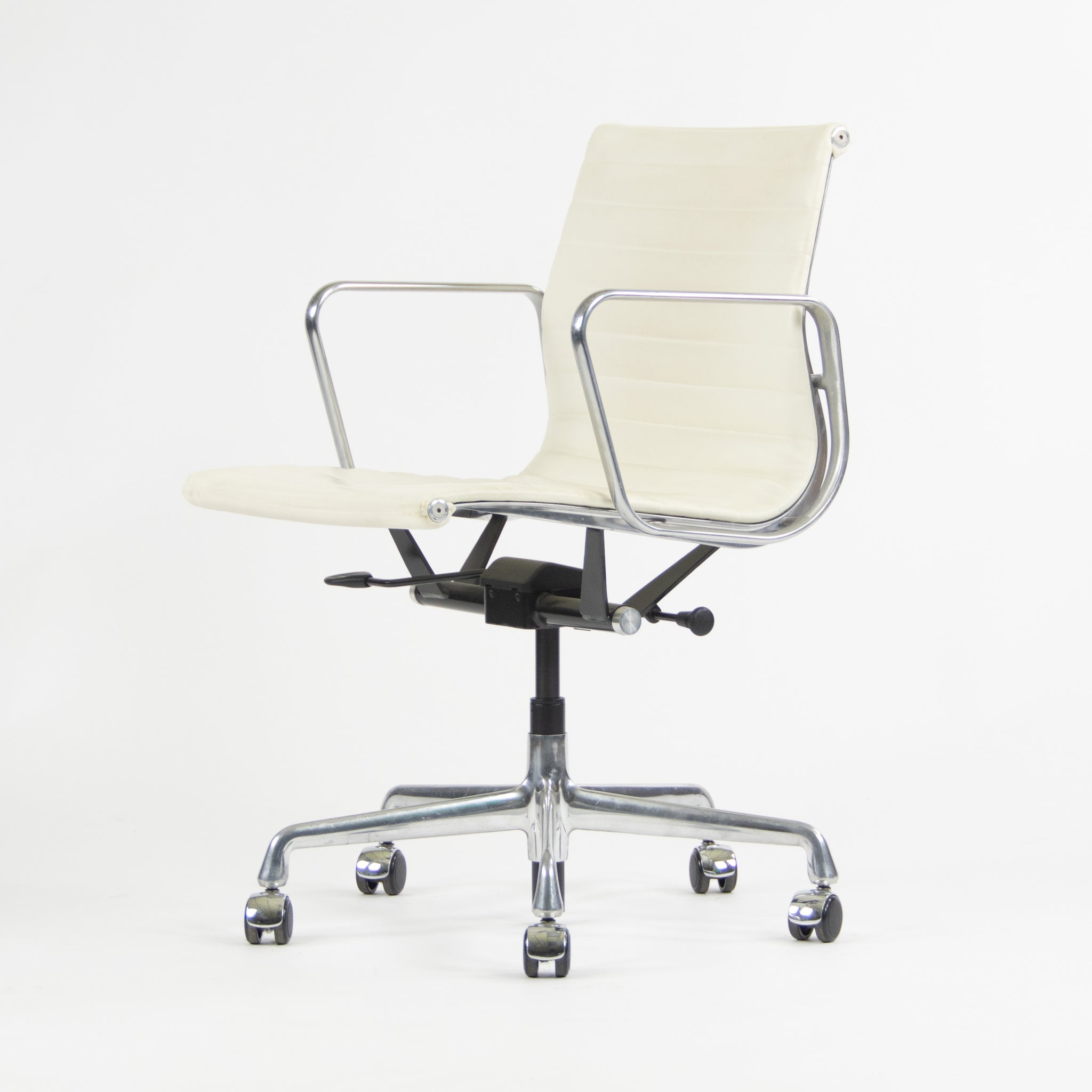 SOLD Herman Miller Eames 2012 Aluminum Group Management Desk Chair 6x Available White