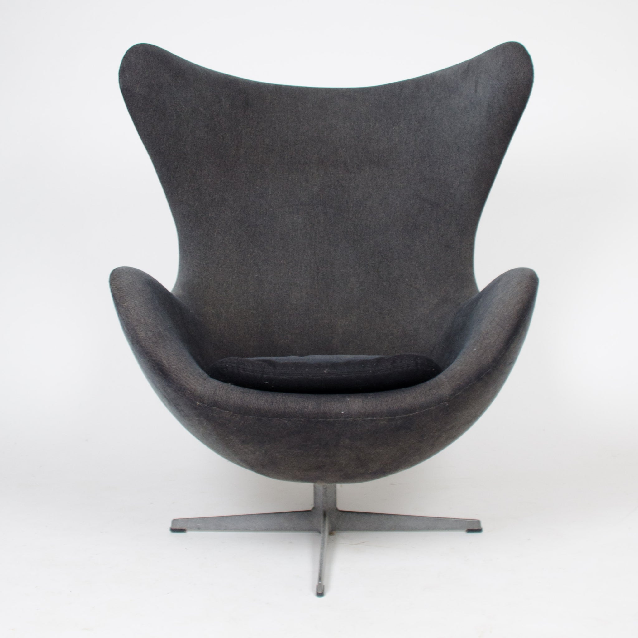 SOLD 1960‘s Egg Chairs by Arne Jacobsen for Fritz Hansen Original Vintage Denmark 1 Available