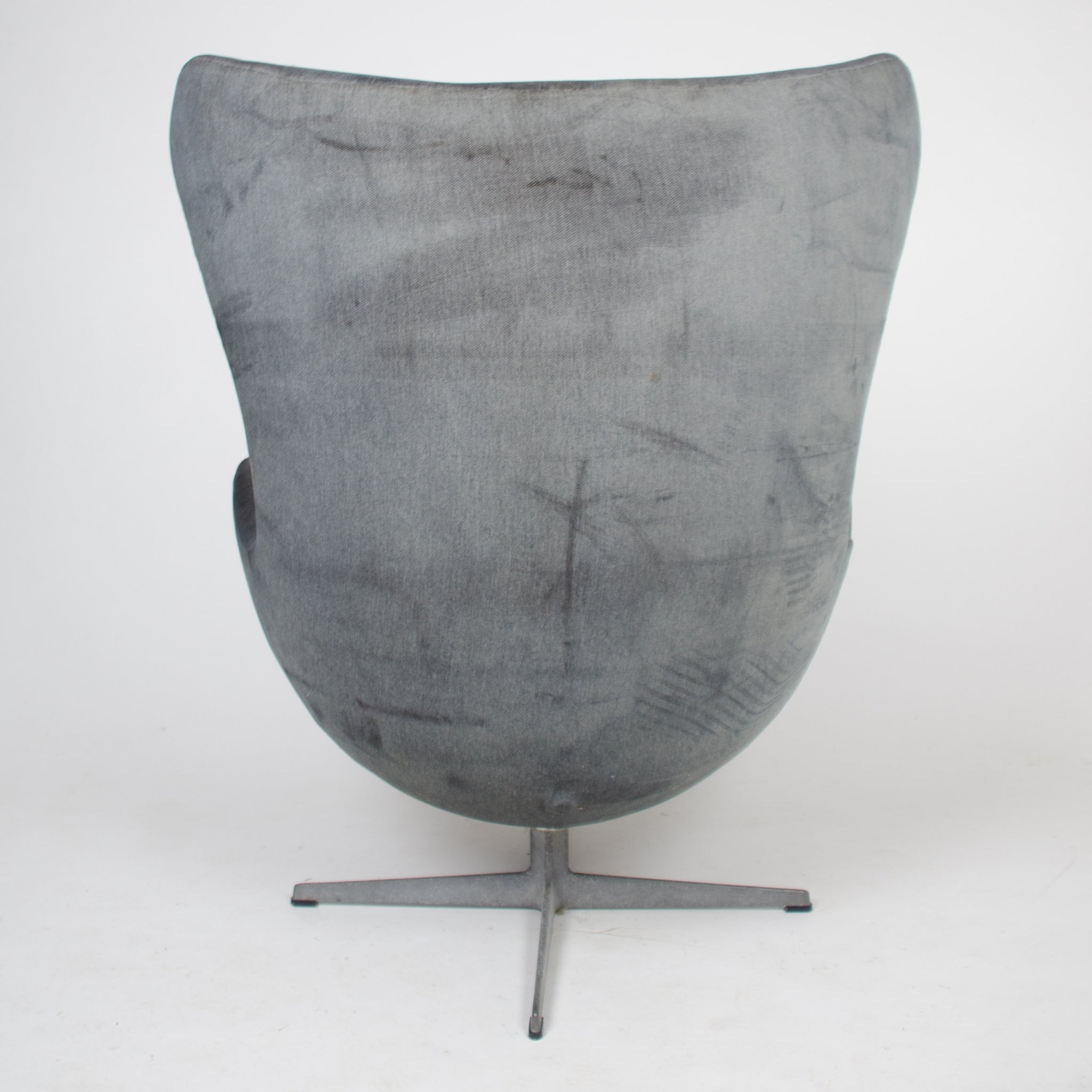 SOLD 1960‘s Egg Chairs by Arne Jacobsen for Fritz Hansen Original Vintage Denmark 1 Available