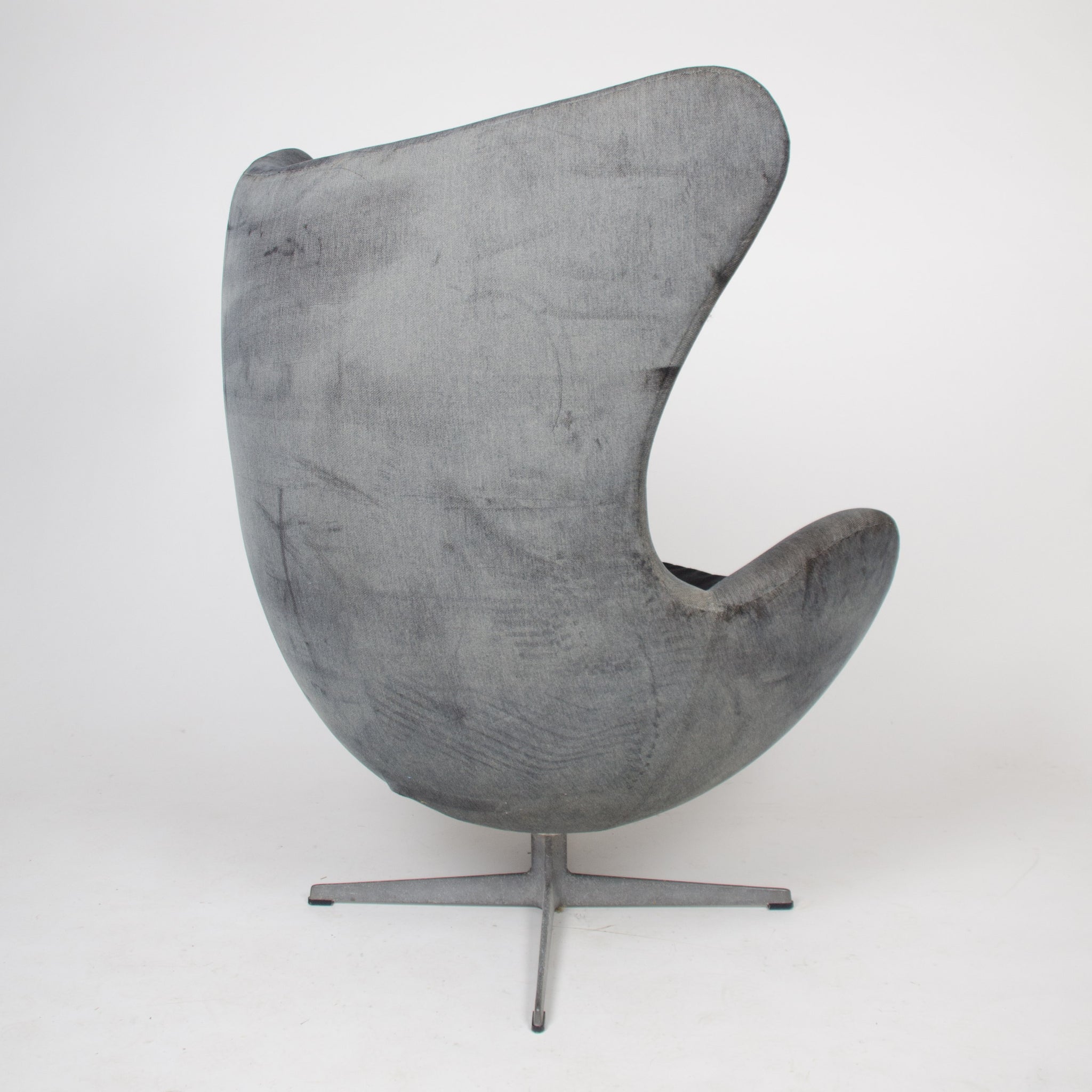 SOLD 1960‘s Egg Chairs by Arne Jacobsen for Fritz Hansen Original Vintage Denmark 1 Available