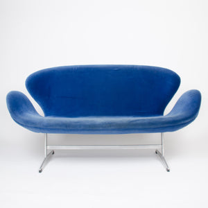 SOLD 1960‘s Swan Settee by Arne Jacobsen for Fritz Hansen Original Vintage Denmark