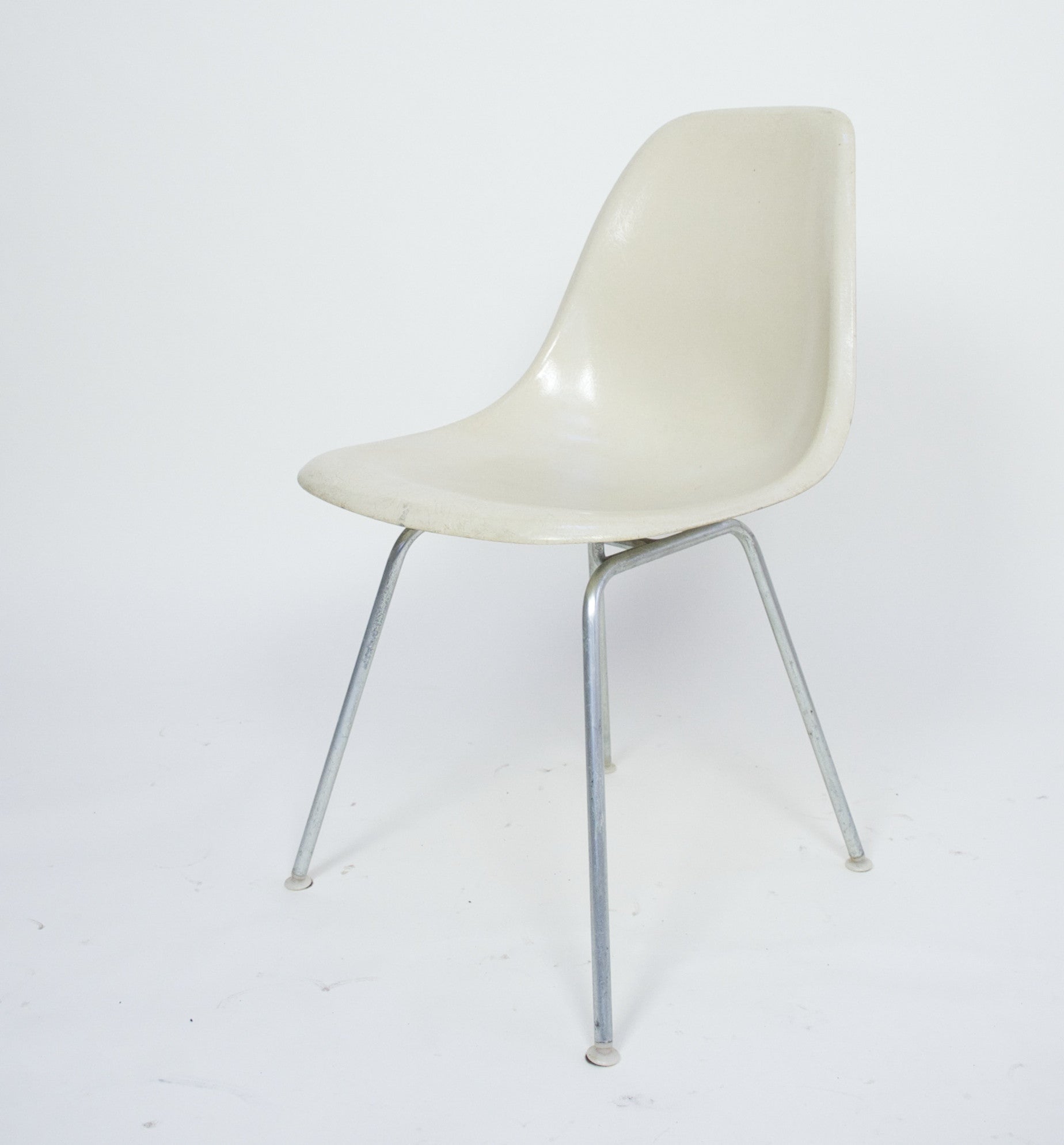 SOLD Original Set Of 6 White / Parchment Eames Herman Miller Fiberglass Shell Chairs