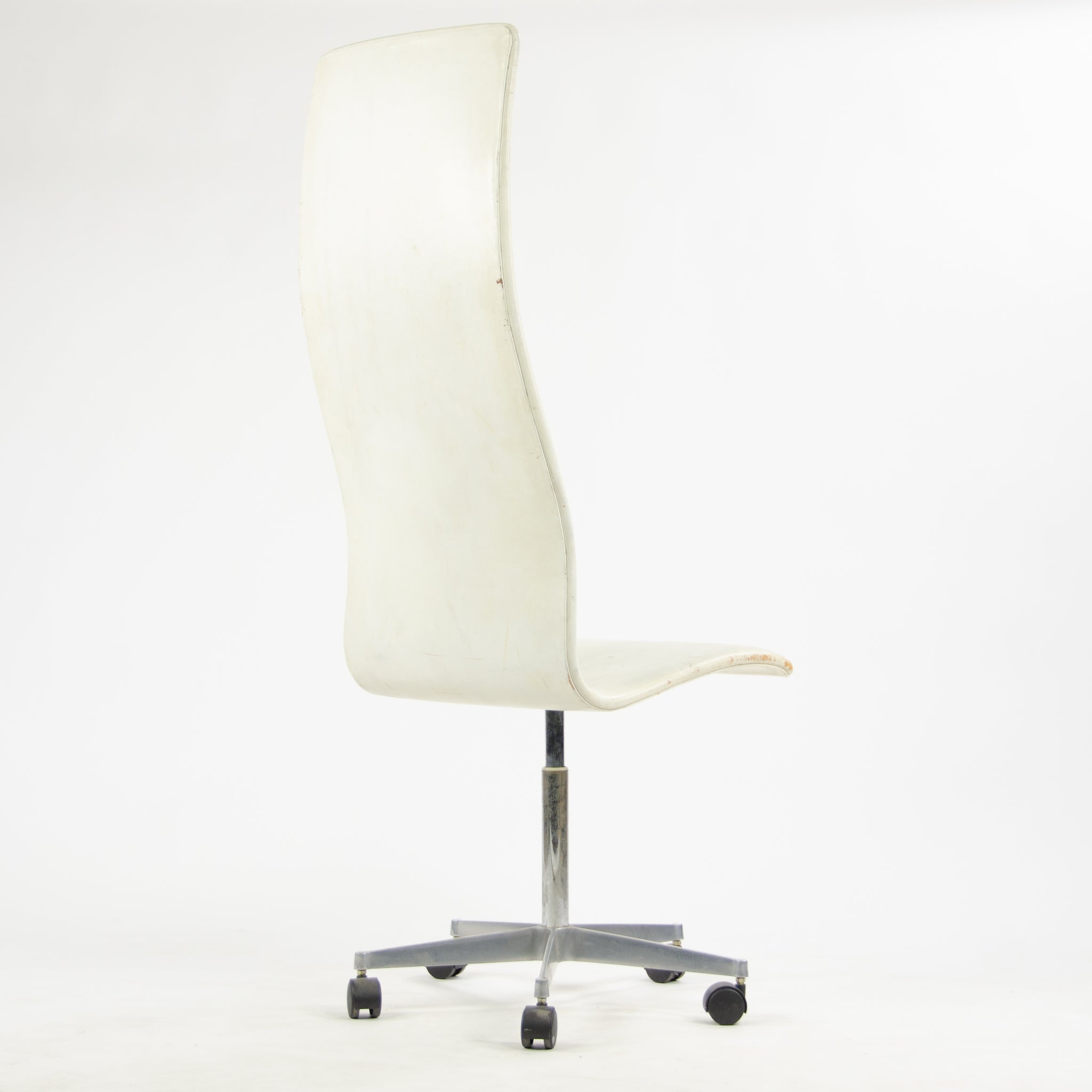 SOLD Fritz Hansen Arne Jacobsen Tall Oxford Rolling Chair White Leather