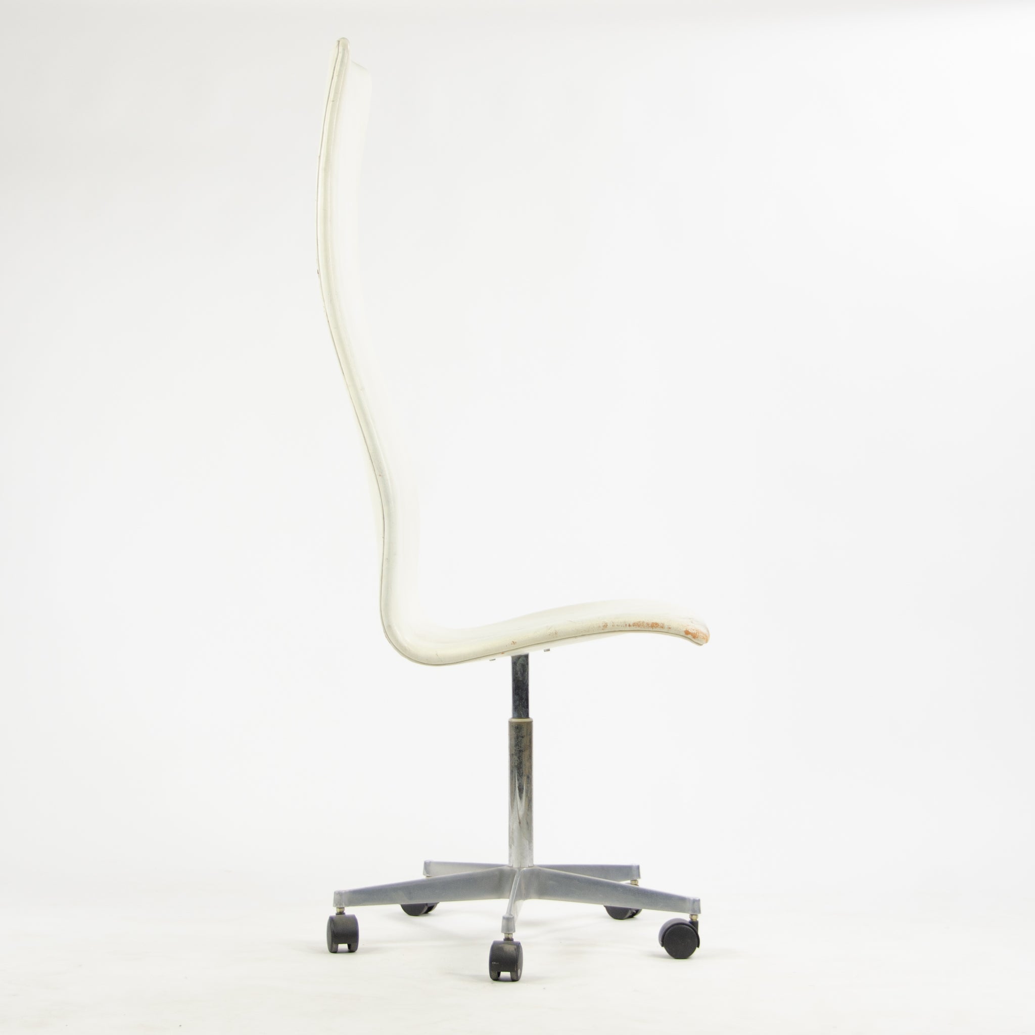 SOLD Fritz Hansen Arne Jacobsen Tall Oxford Rolling Chair White Leather