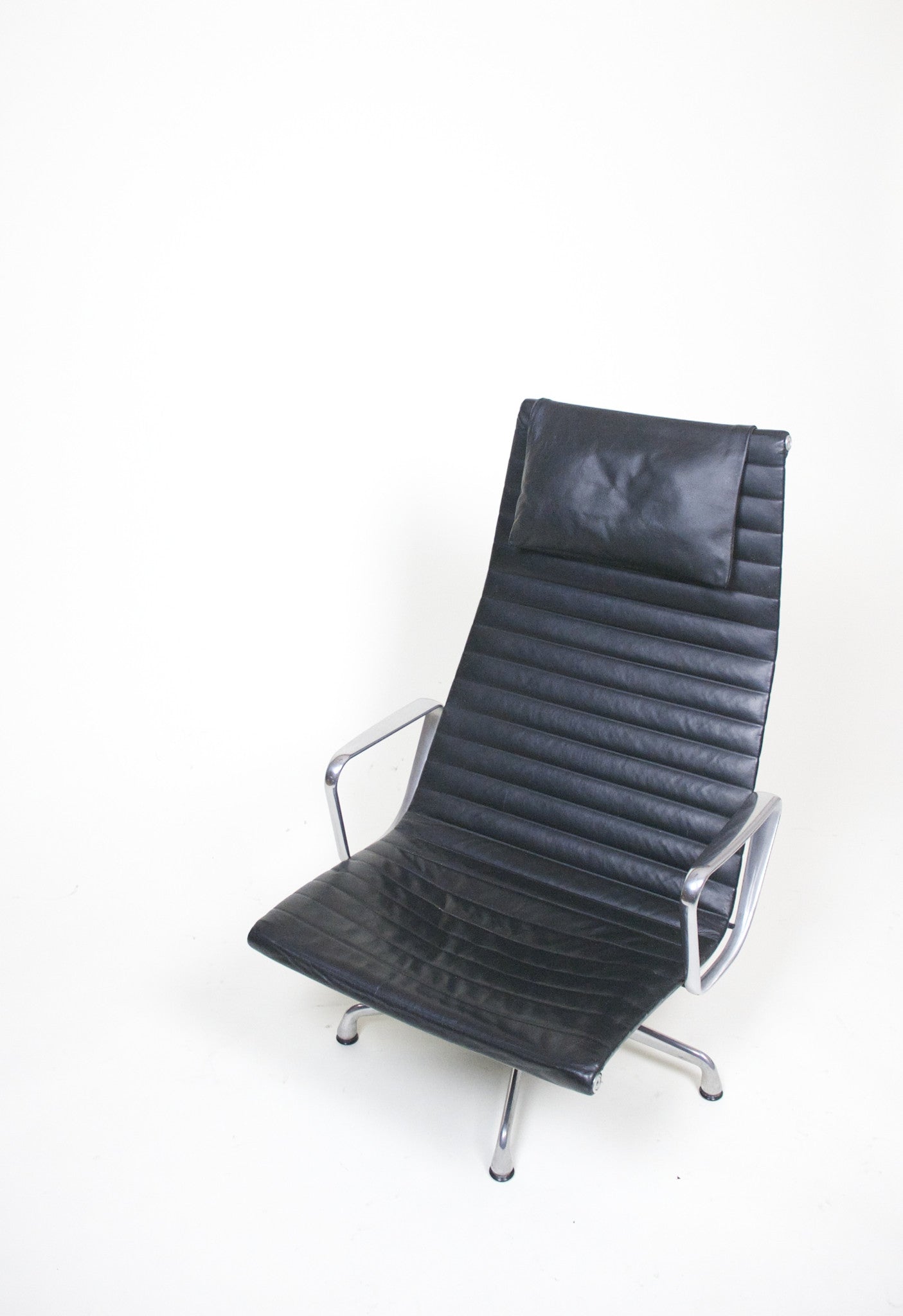 SOLD Eames Herman Miller Aluminum Group Executive Lounge Chair Black Leather Mint