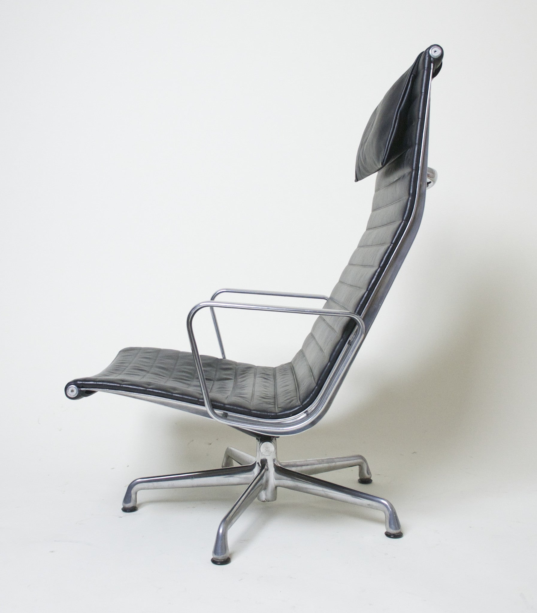 SOLD Eames Herman Miller Aluminum Group Executive Lounge Chair Black Leather Mint