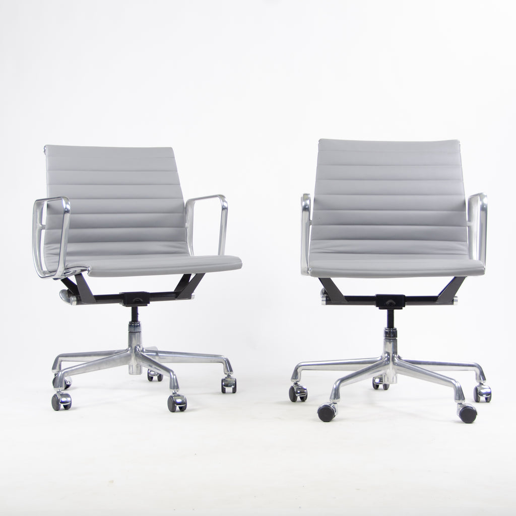2010s Herman Miller Eames Low Back Aluminum Group Executive Chair in Gray Leather