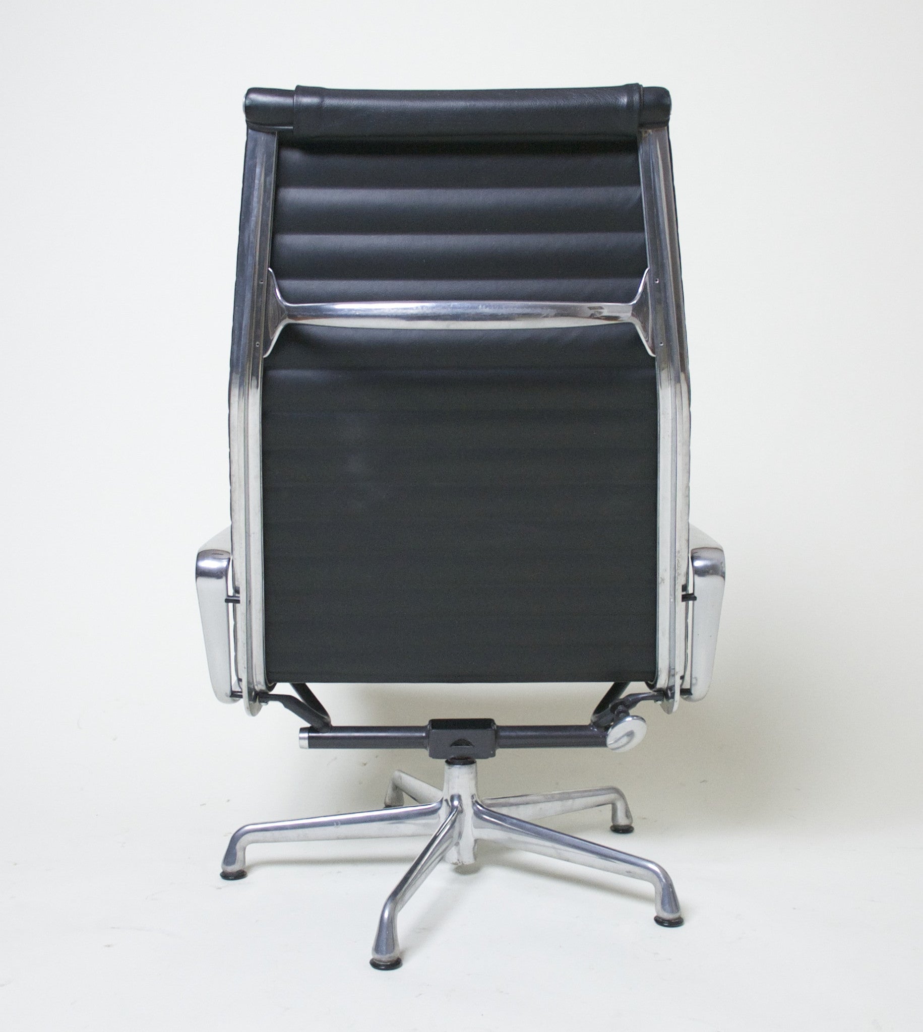 SOLD Eames Herman Miller Aluminum Group Executive Lounge Chair Black Leather Mint