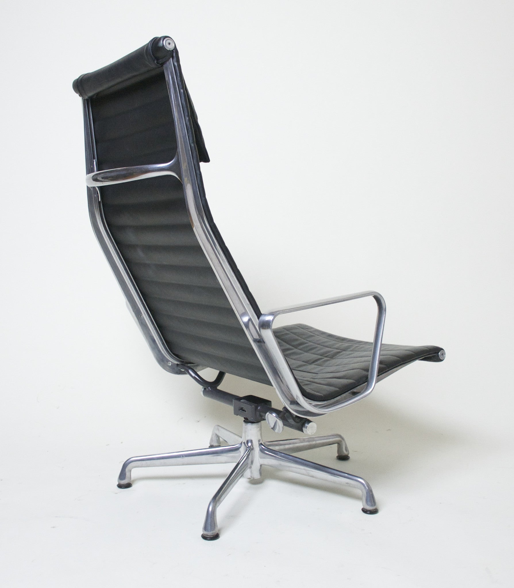 SOLD Eames Herman Miller Aluminum Group Executive Lounge Chair Black Leather Mint