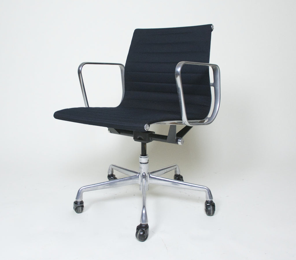 SOLD Herman Miller Eames Aluminum Group Executive Chair in Black, 4 Available, Mint