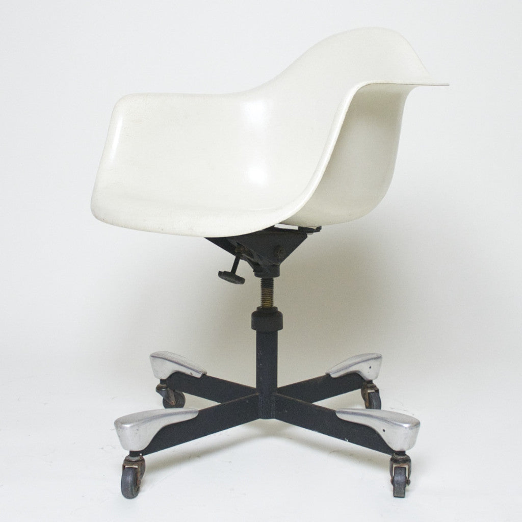 SOLD 1953 DAT Rare Herman Miller Eames Fiberglass Arm Shell Chair vintage