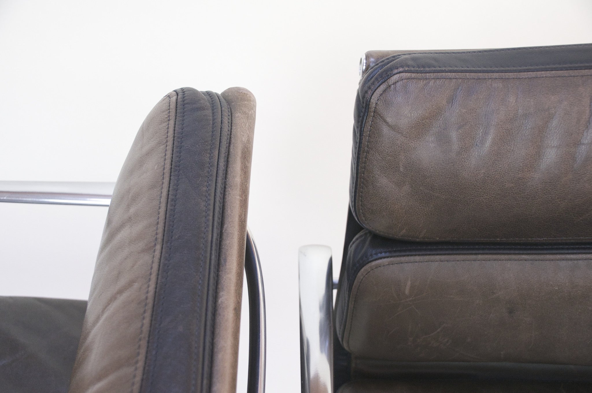 SOLD Dual-Tone Museum Quality Eames Herman Miller Soft Pad Aluminum Group Chair