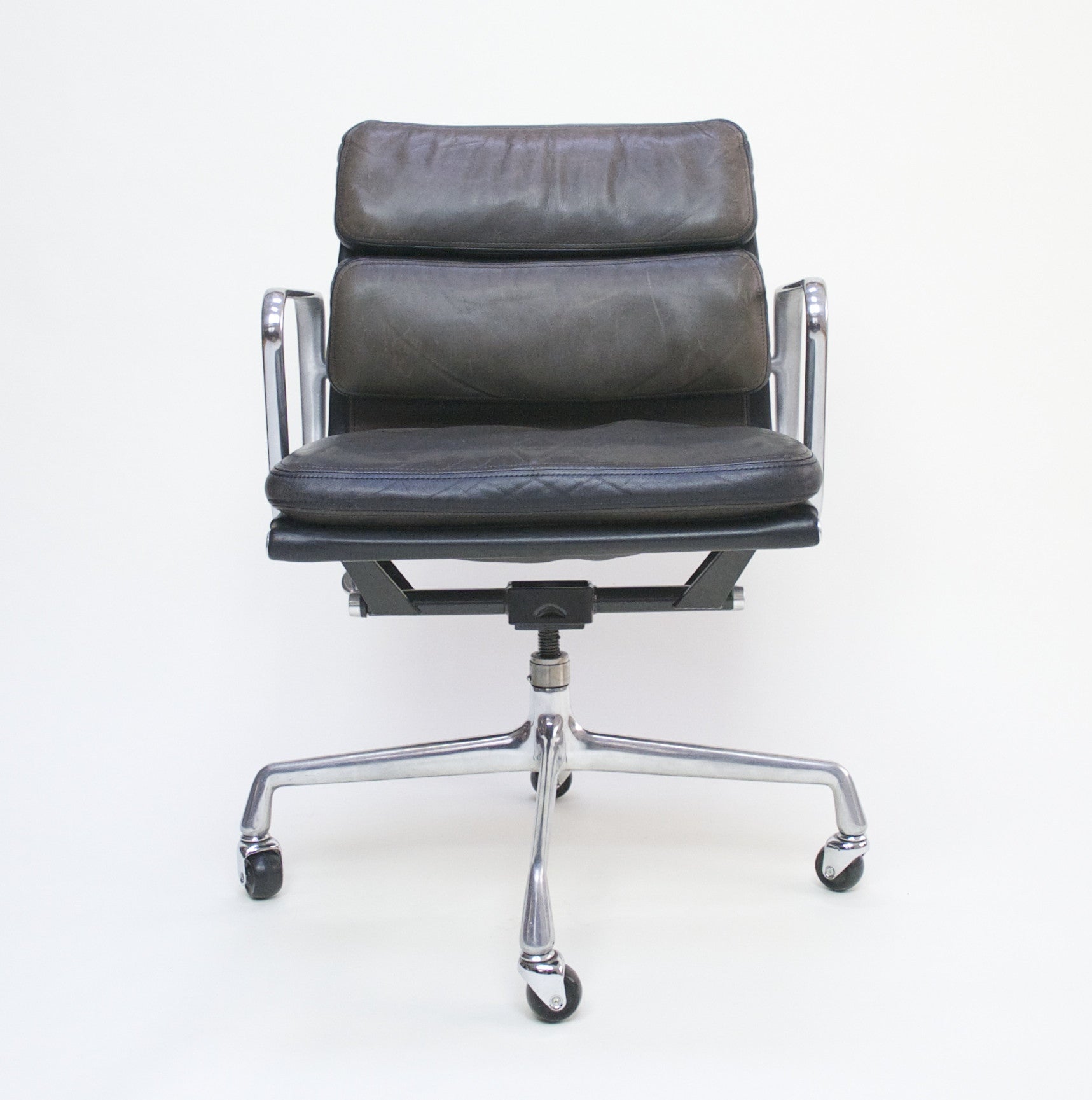 SOLD Dual-Tone Museum Quality Eames Herman Miller Soft Pad Aluminum Group Chair