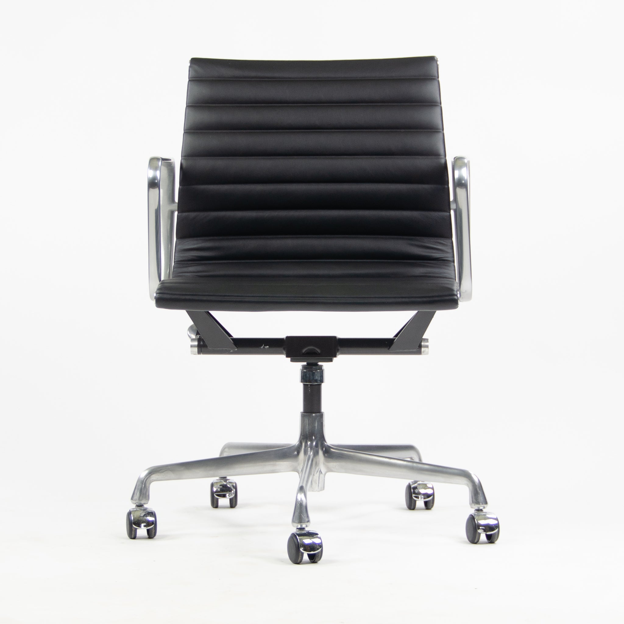 SOLD Eames Herman Miller Low Aluminum Group Management Desk Chair Black Leather
